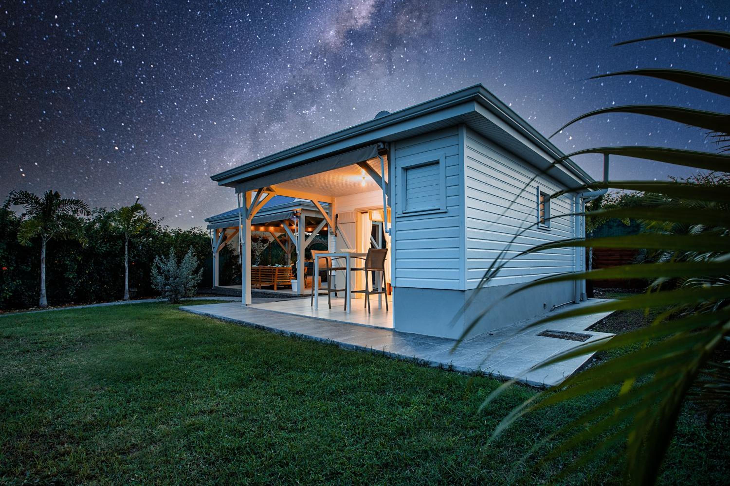 Magnifique Bungalow et Jacuzzi au cœur des plages