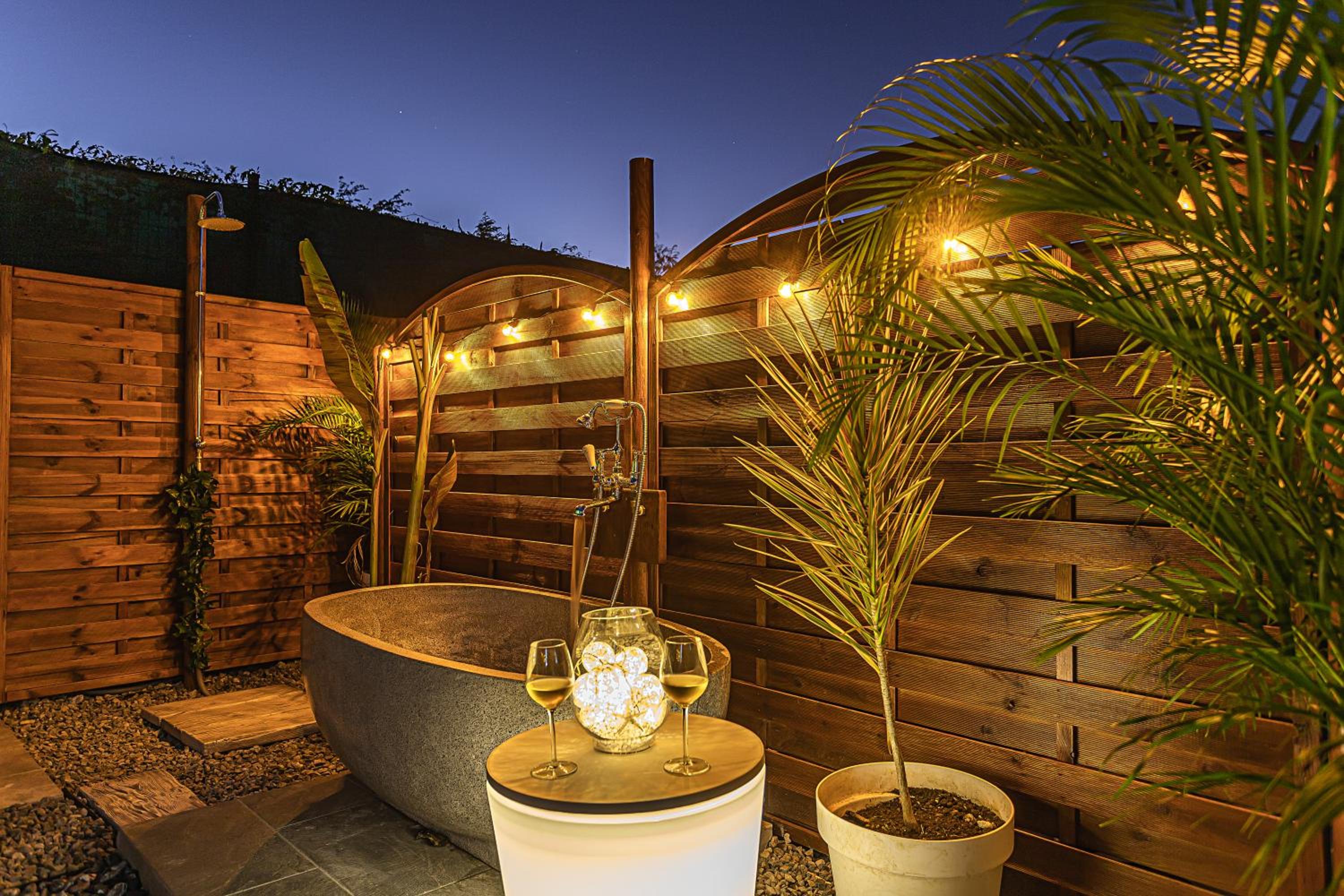 Magnifique Bungalow et Jacuzzi au cœur des plages