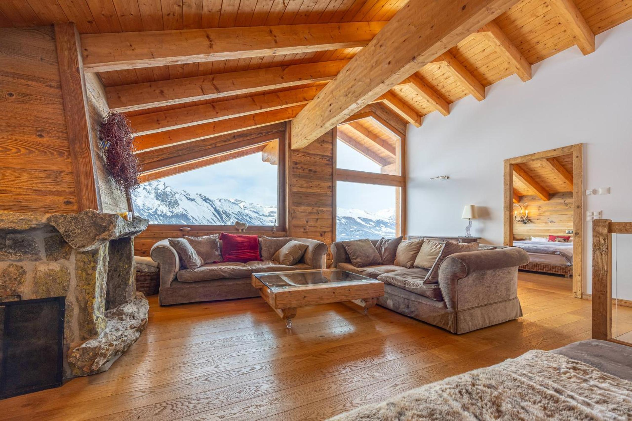 Above the Clouds - spacious chalet with great view
