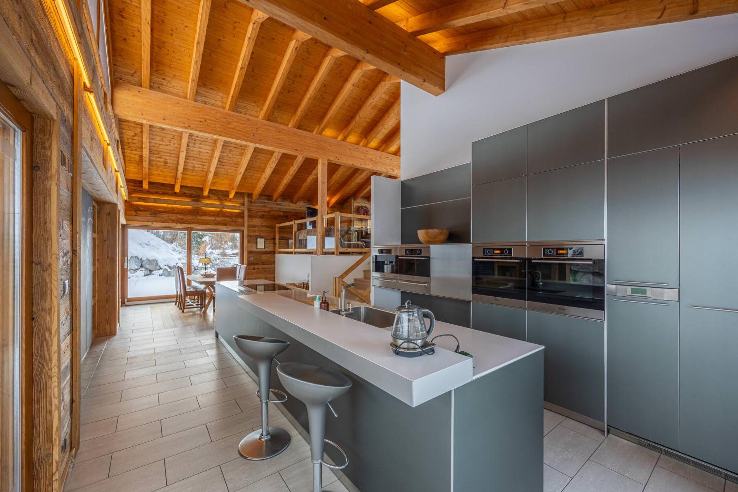 Above the Clouds - spacious chalet with great view