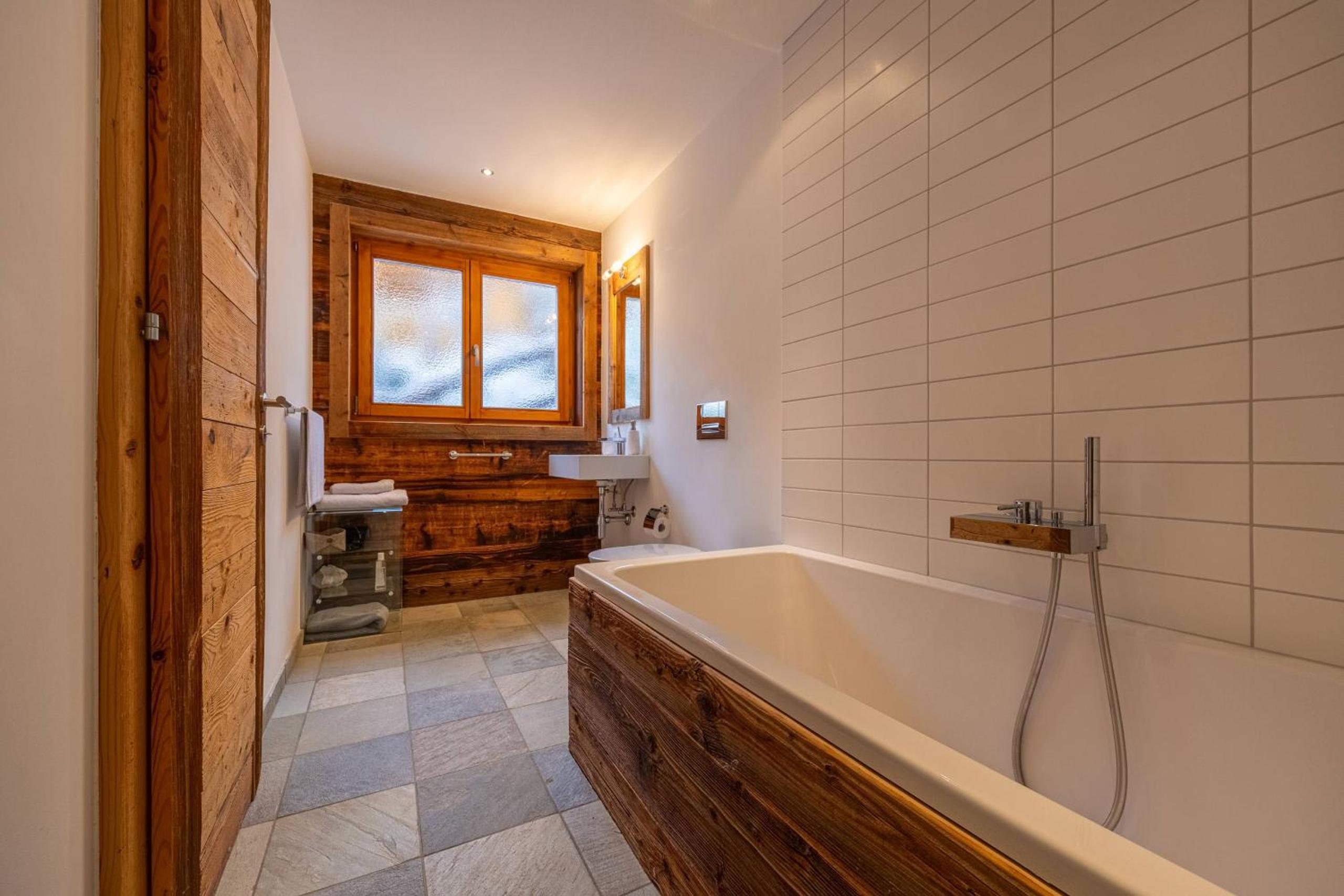 Above the Clouds - spacious chalet with great view