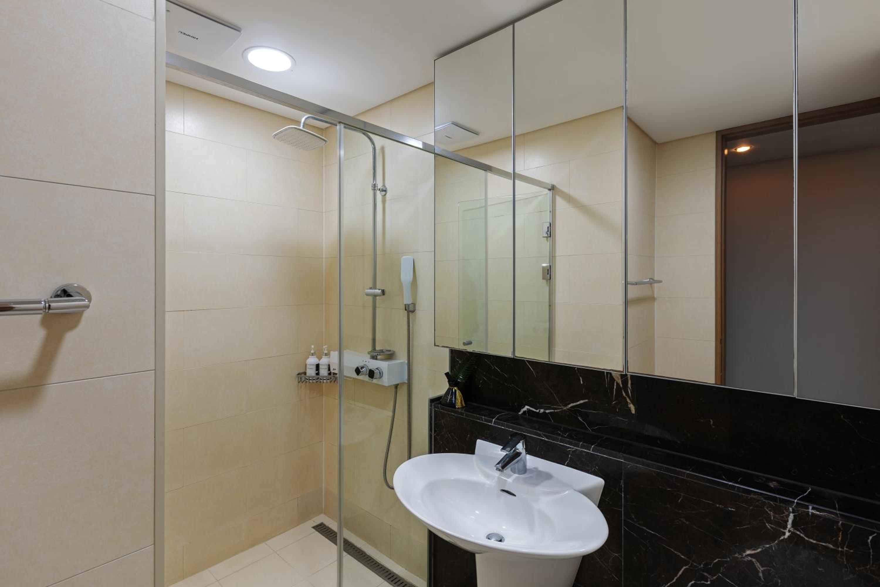 Pale De Cz Condo