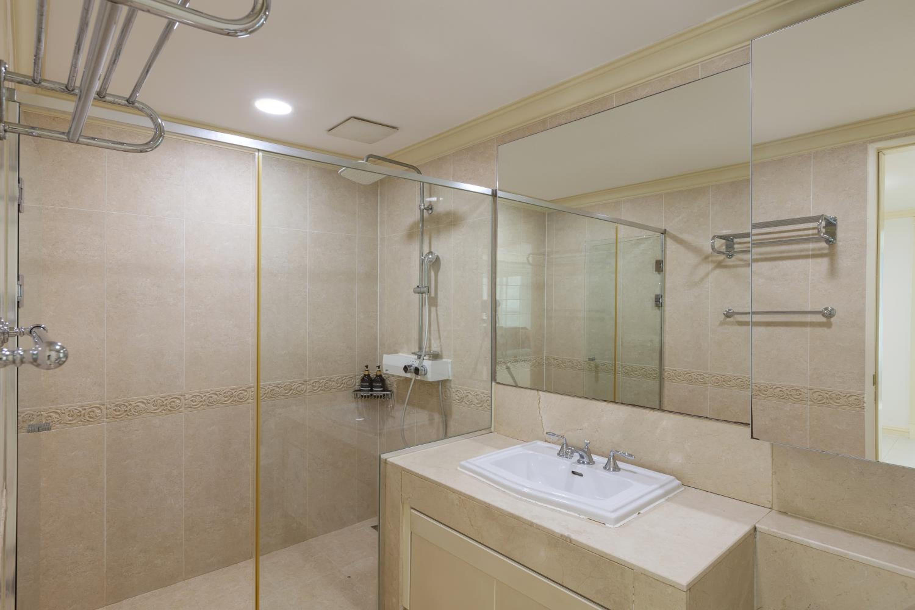 Pale De Cz Condo