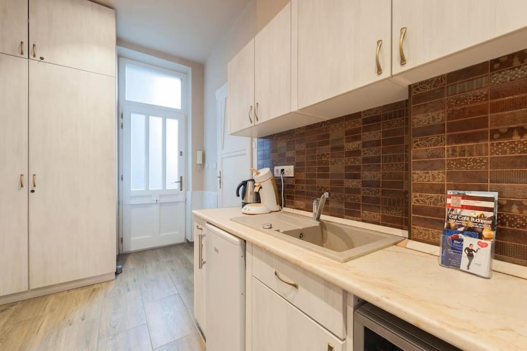 Standard Apartment by Hi5 - Rumbach - Synagogue view 5