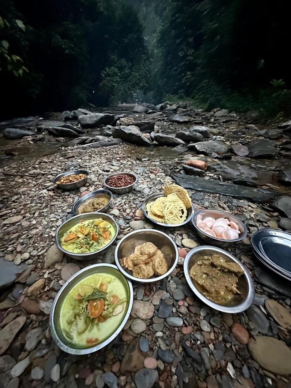 Tropical Jungle lodge & Jungle trekking