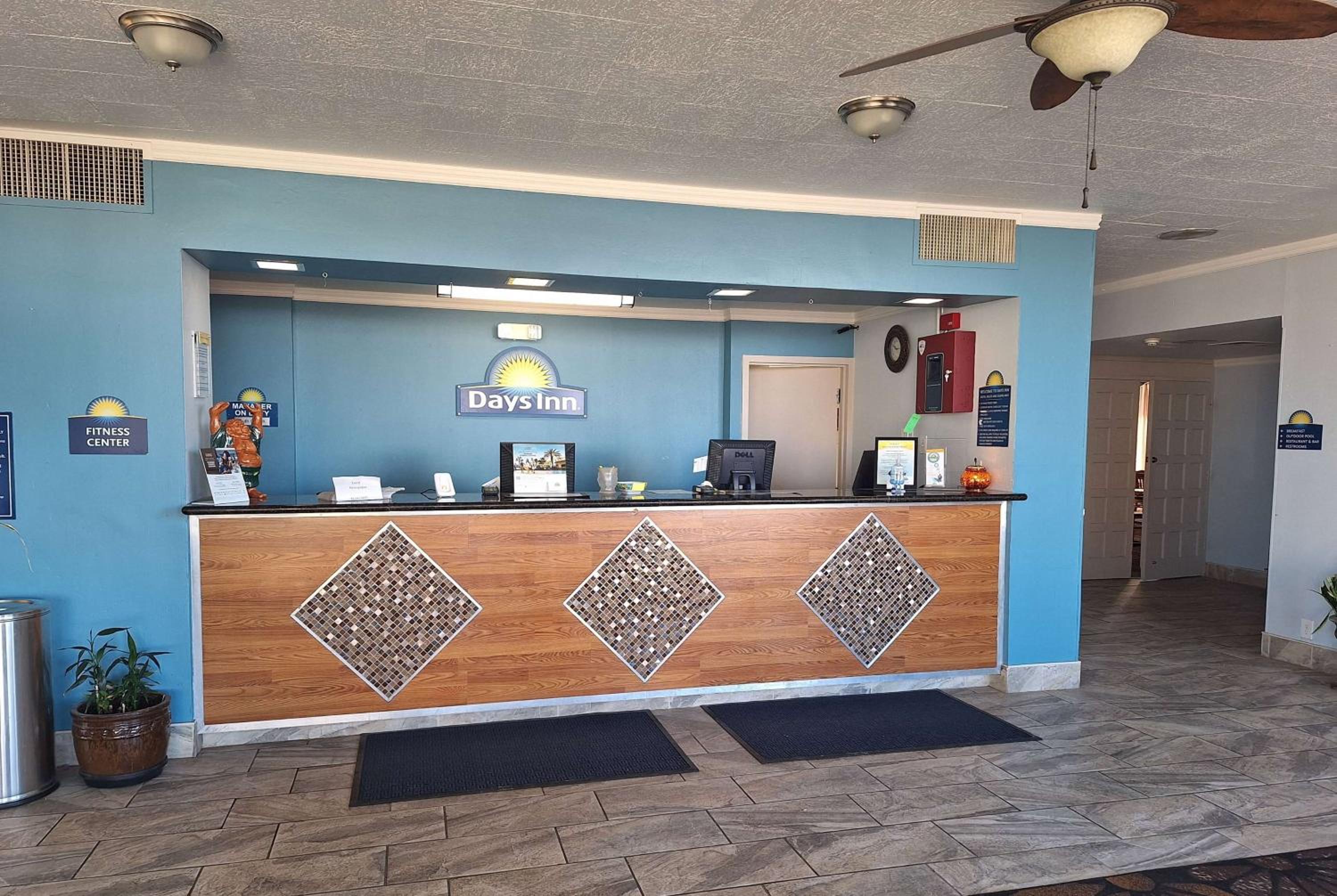 Days Inn by Wyndham Colorado City view 4