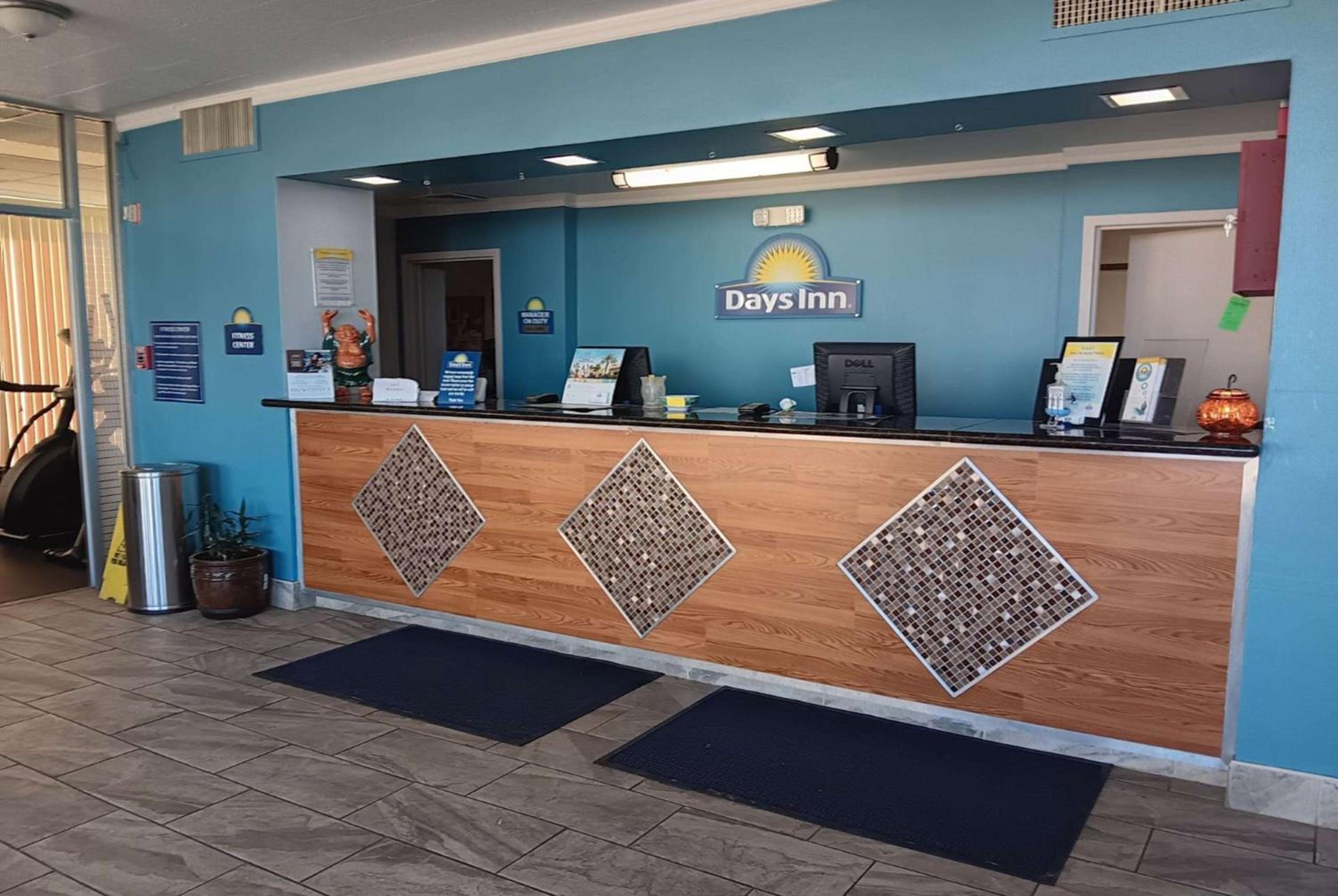 Days Inn by Wyndham Colorado City view 5