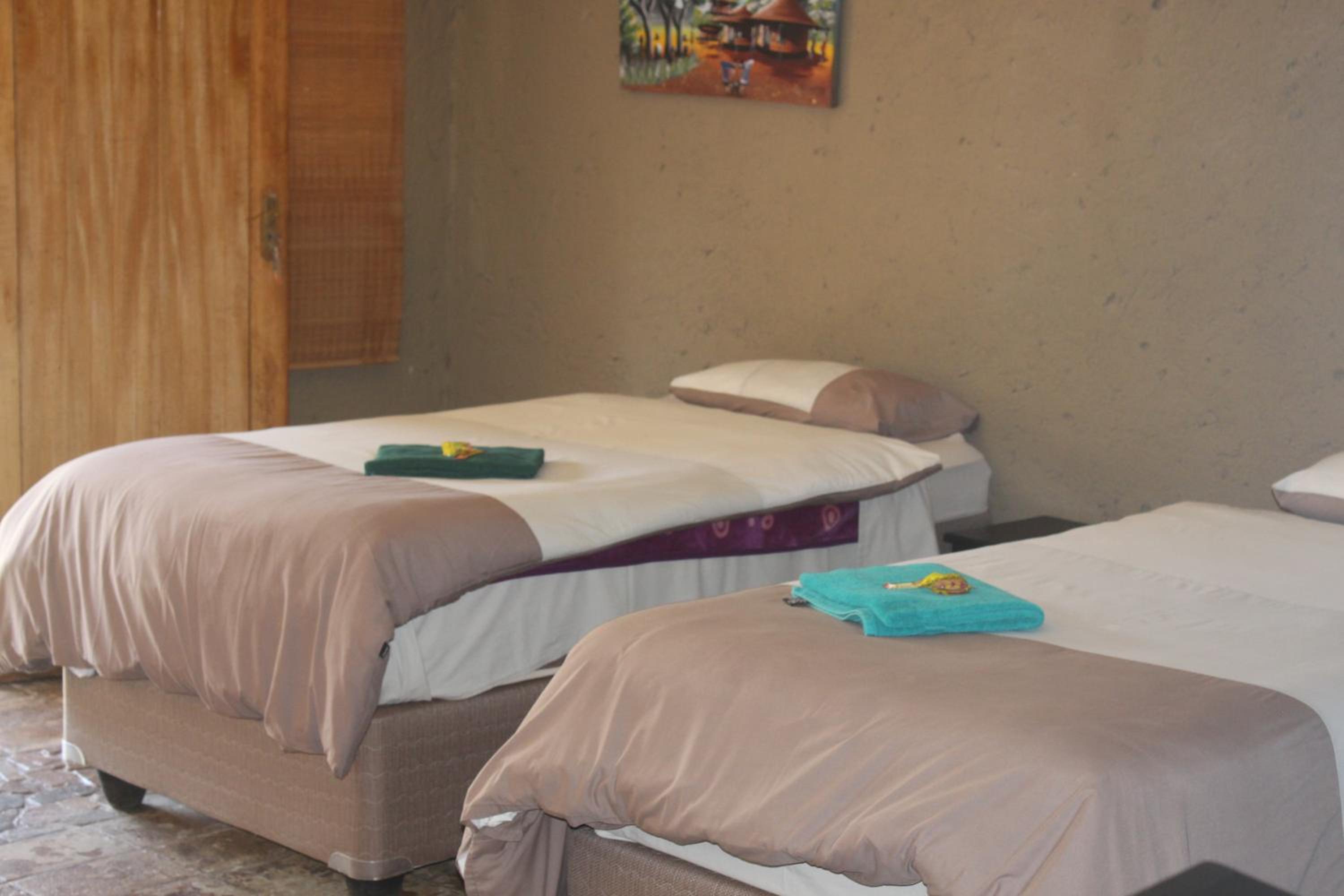 Emahlathini Guest Farm