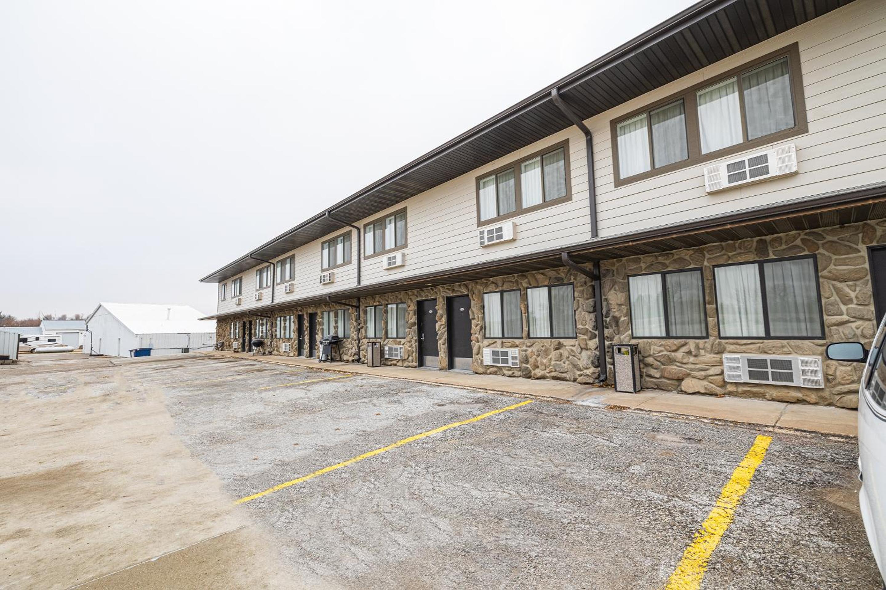Harlan Inn and Suites By OYO Harlan - Property Image 47