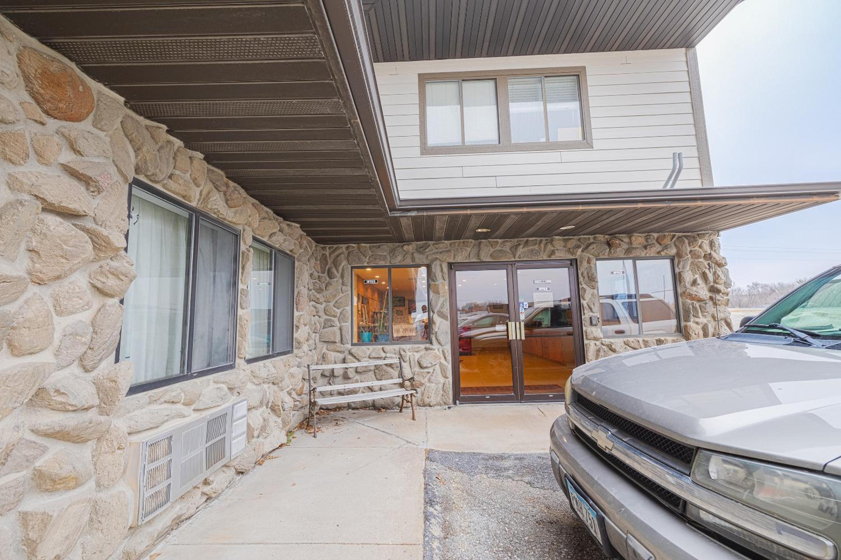 Harlan Inn and Suites By OYO Harlan - Property Image 40