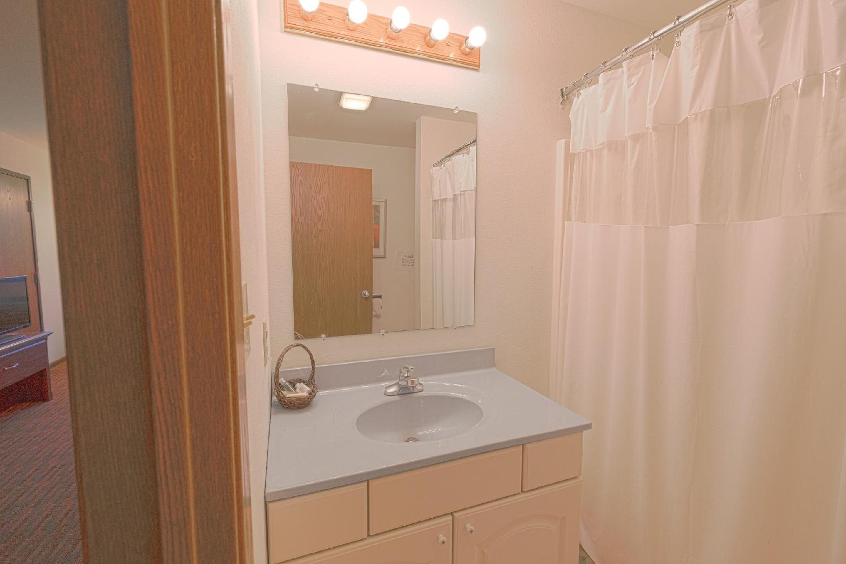 Harlan Inn and Suites By OYO Harlan - Property Image 14