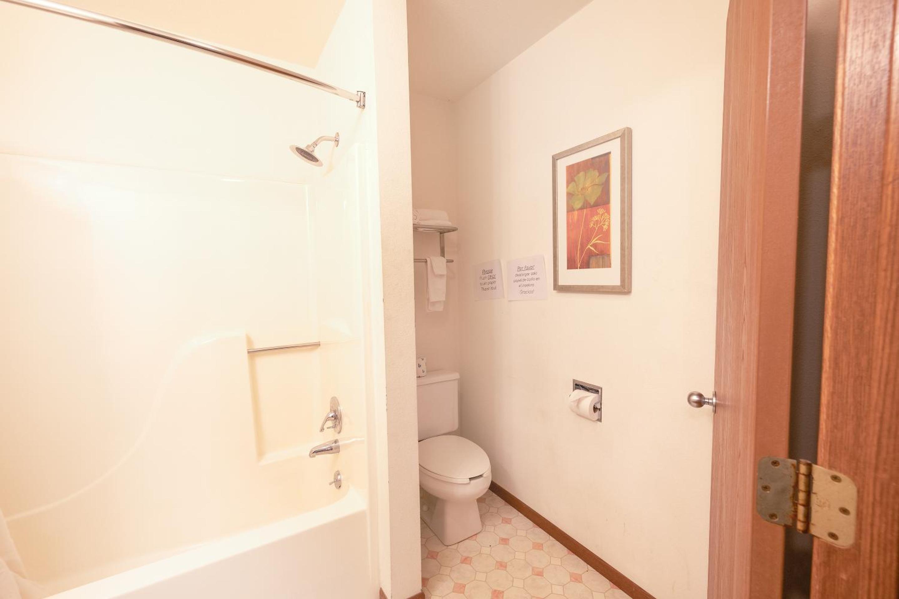 Harlan Inn and Suites By OYO Harlan - Property Image 16