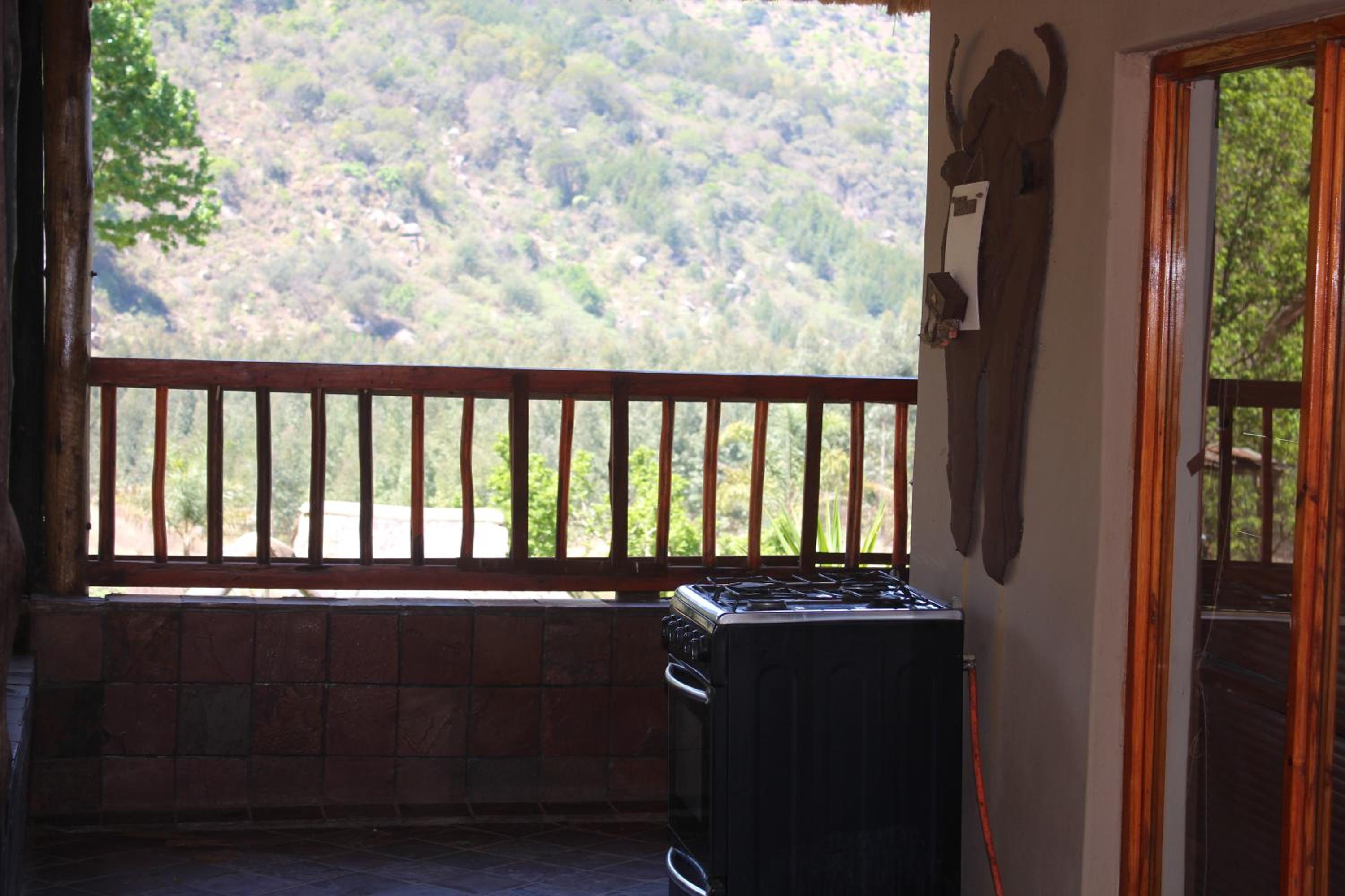 Emahlathini Guest Farm