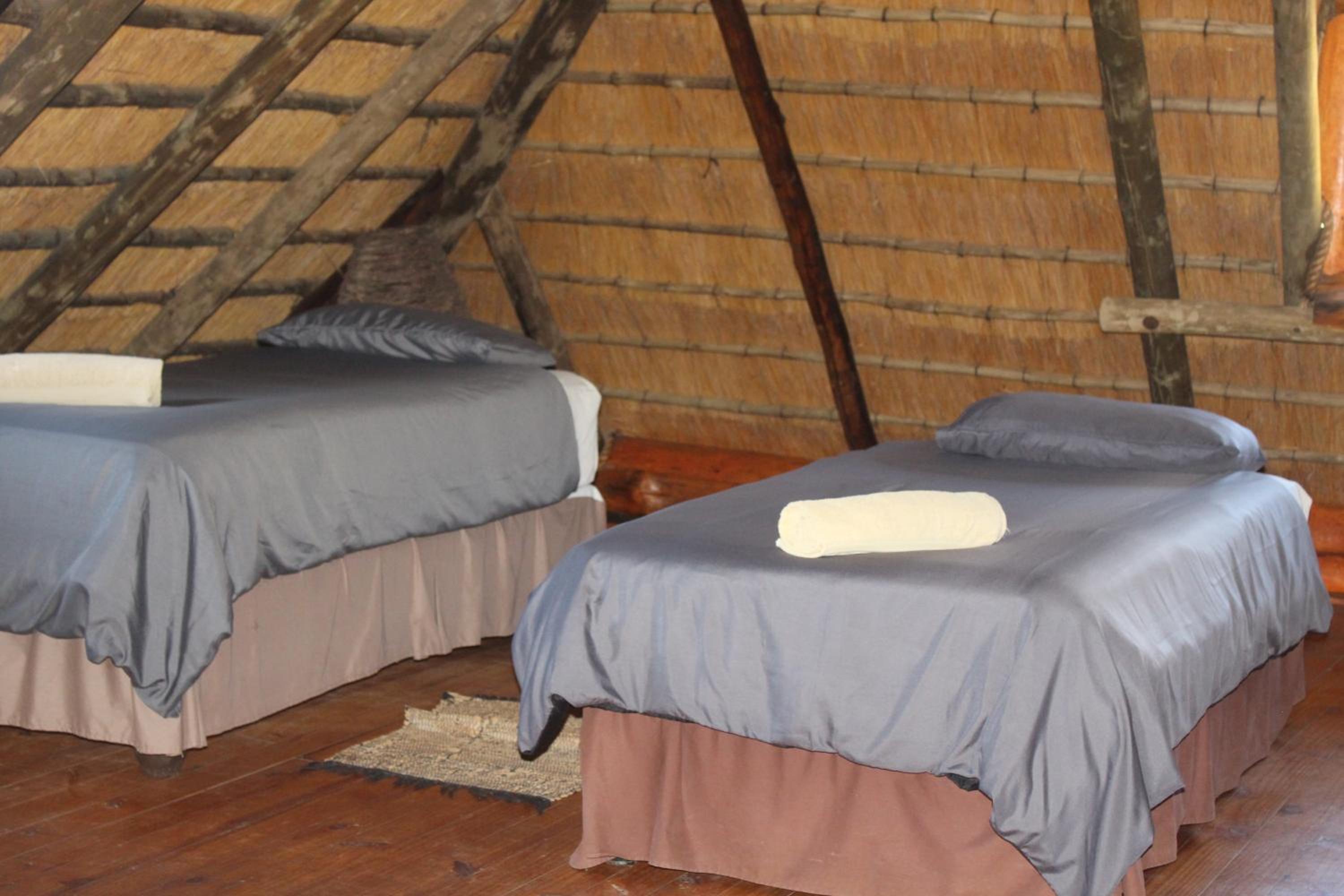 Emahlathini Guest Farm