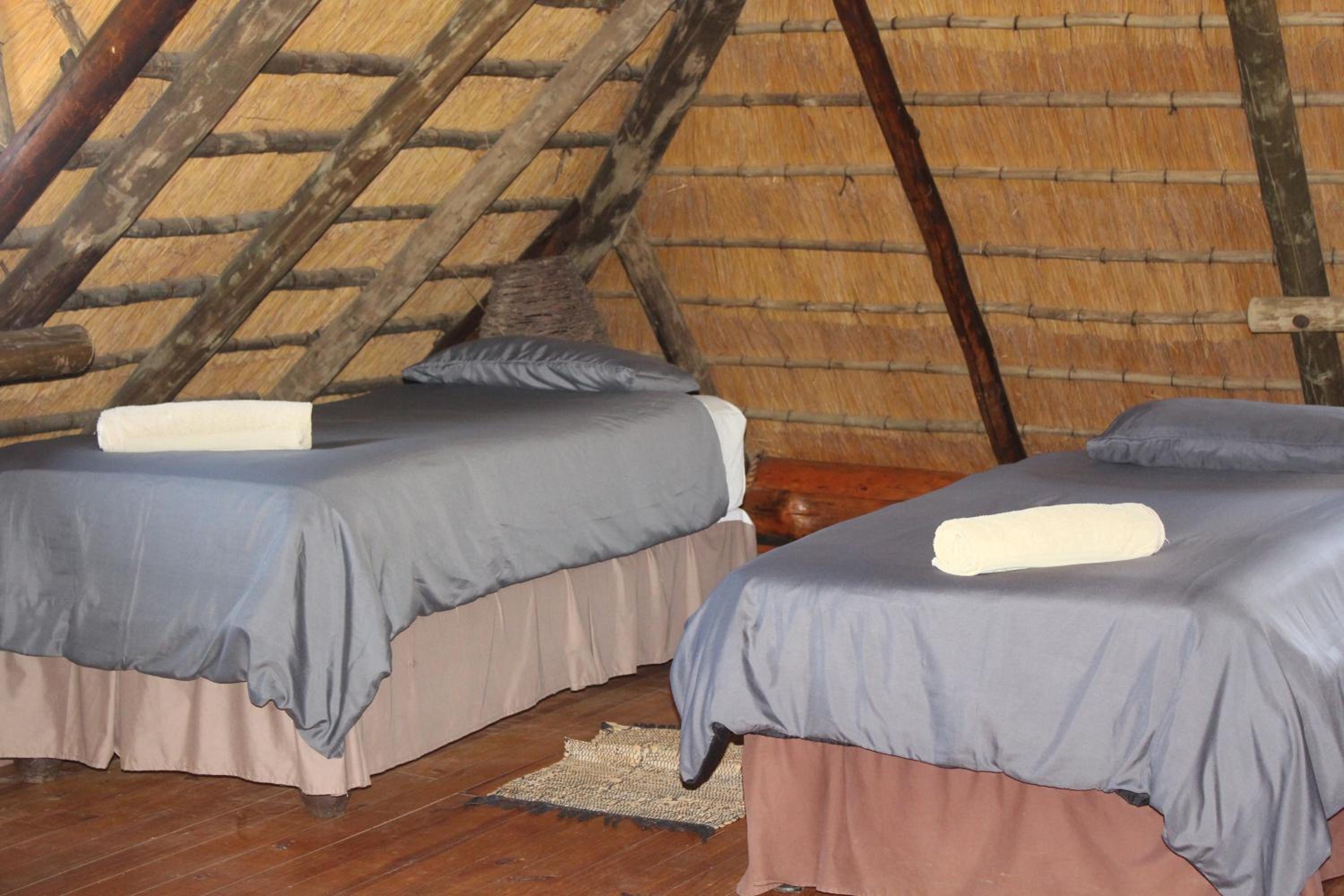 Emahlathini Guest Farm