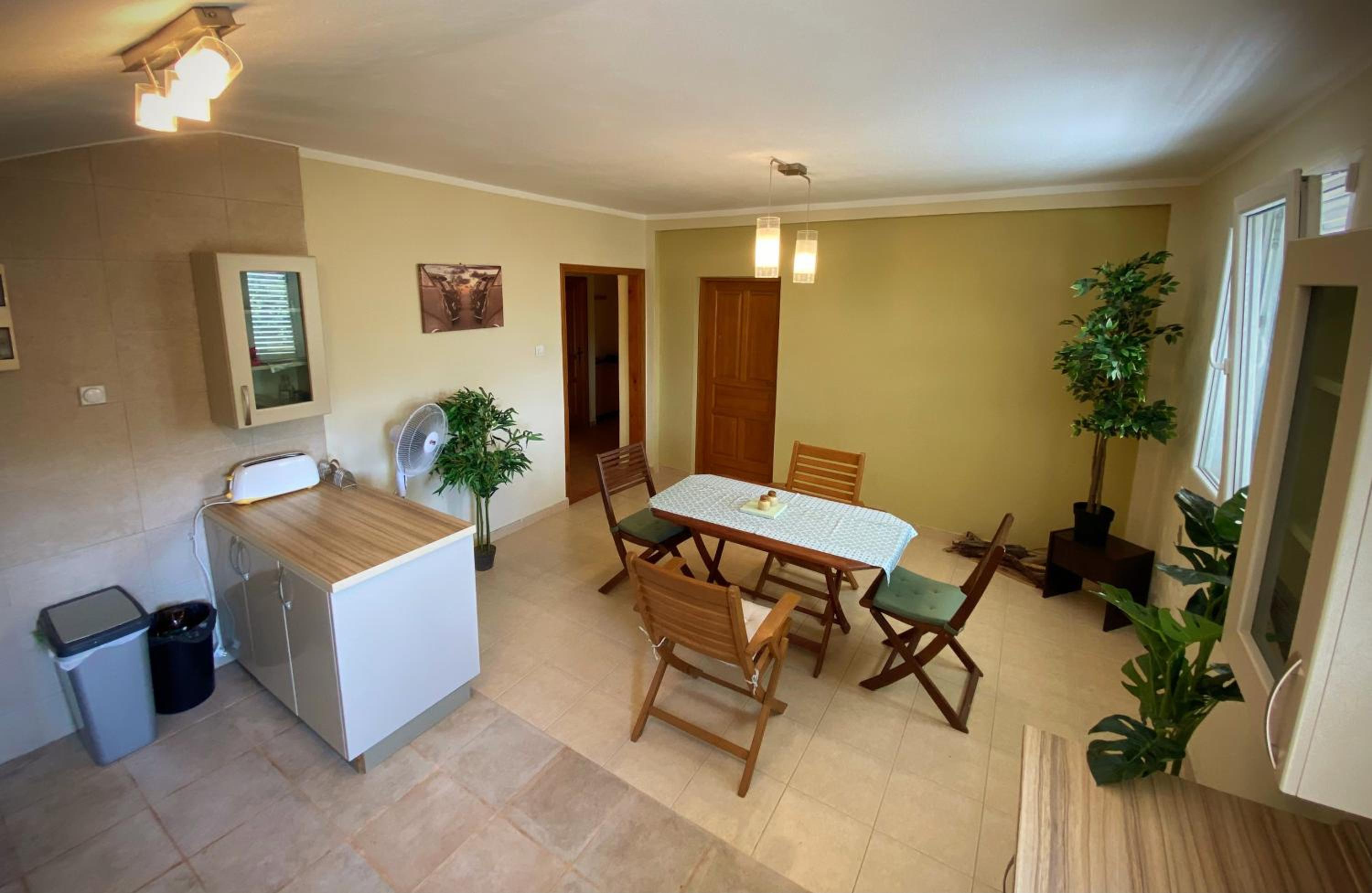 Captivating and Spacious 2-Bed House in Vranovici view 3