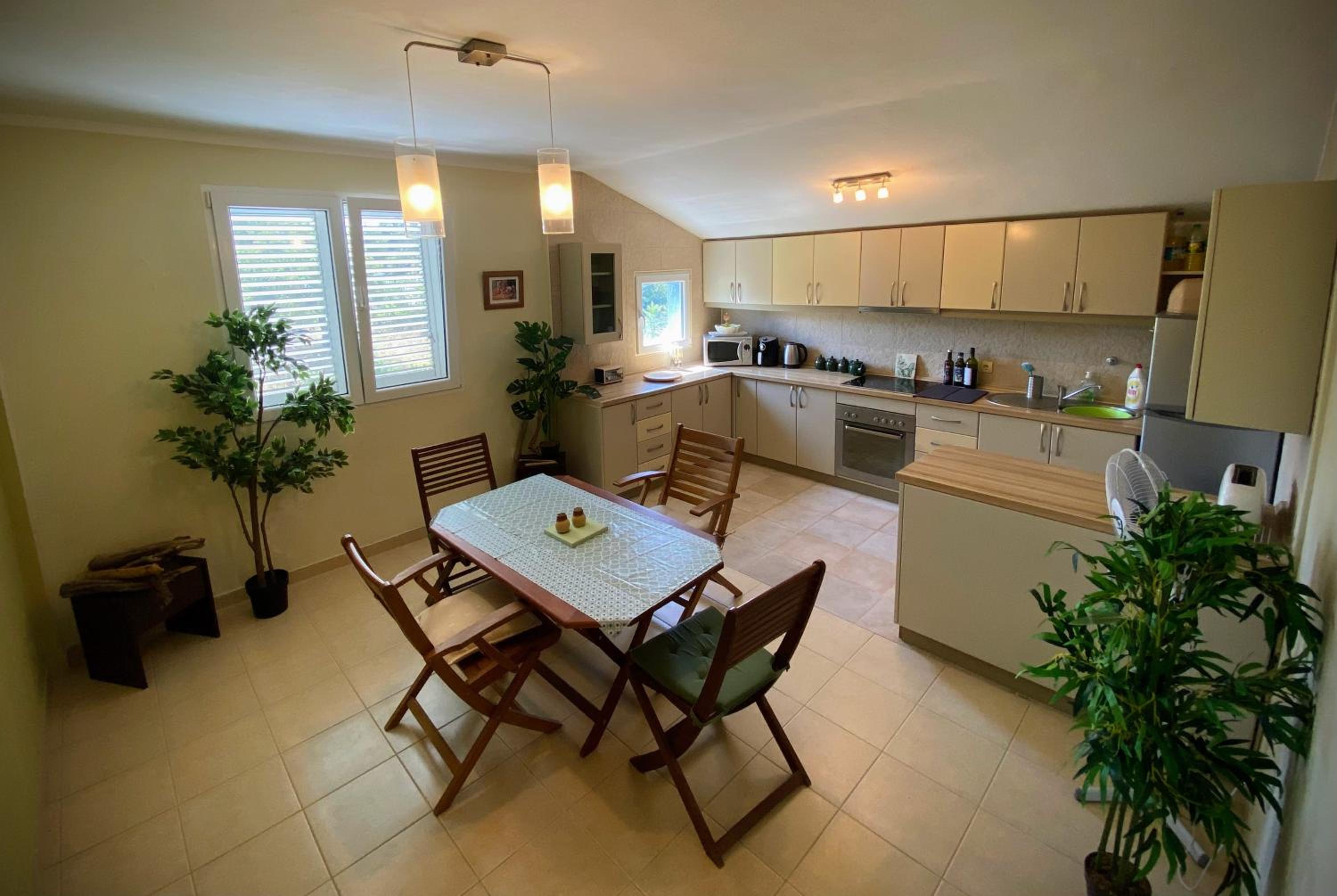 Captivating and Spacious 2-Bed House in Vranovici view 2