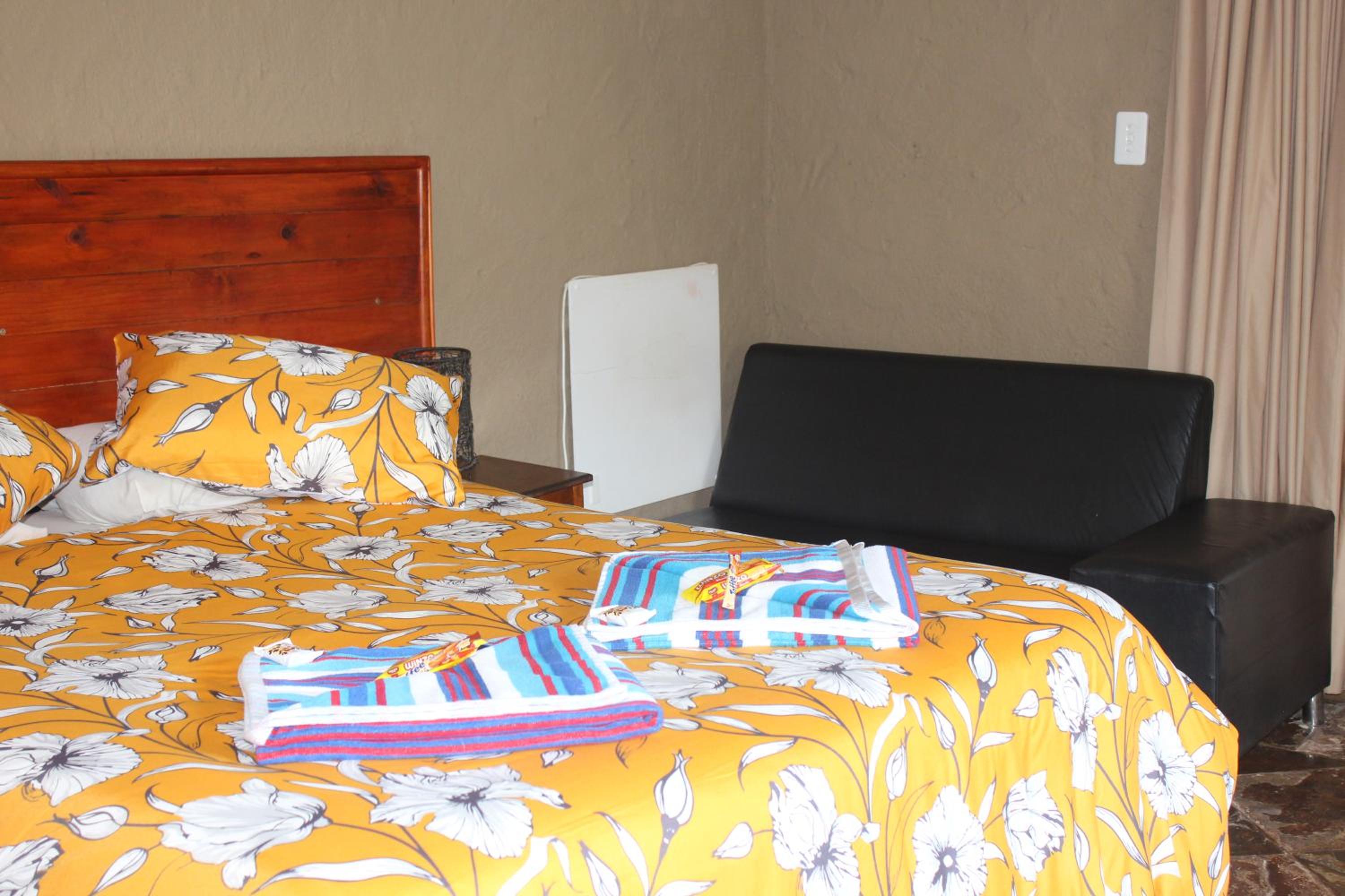 Emahlathini Guest Farm