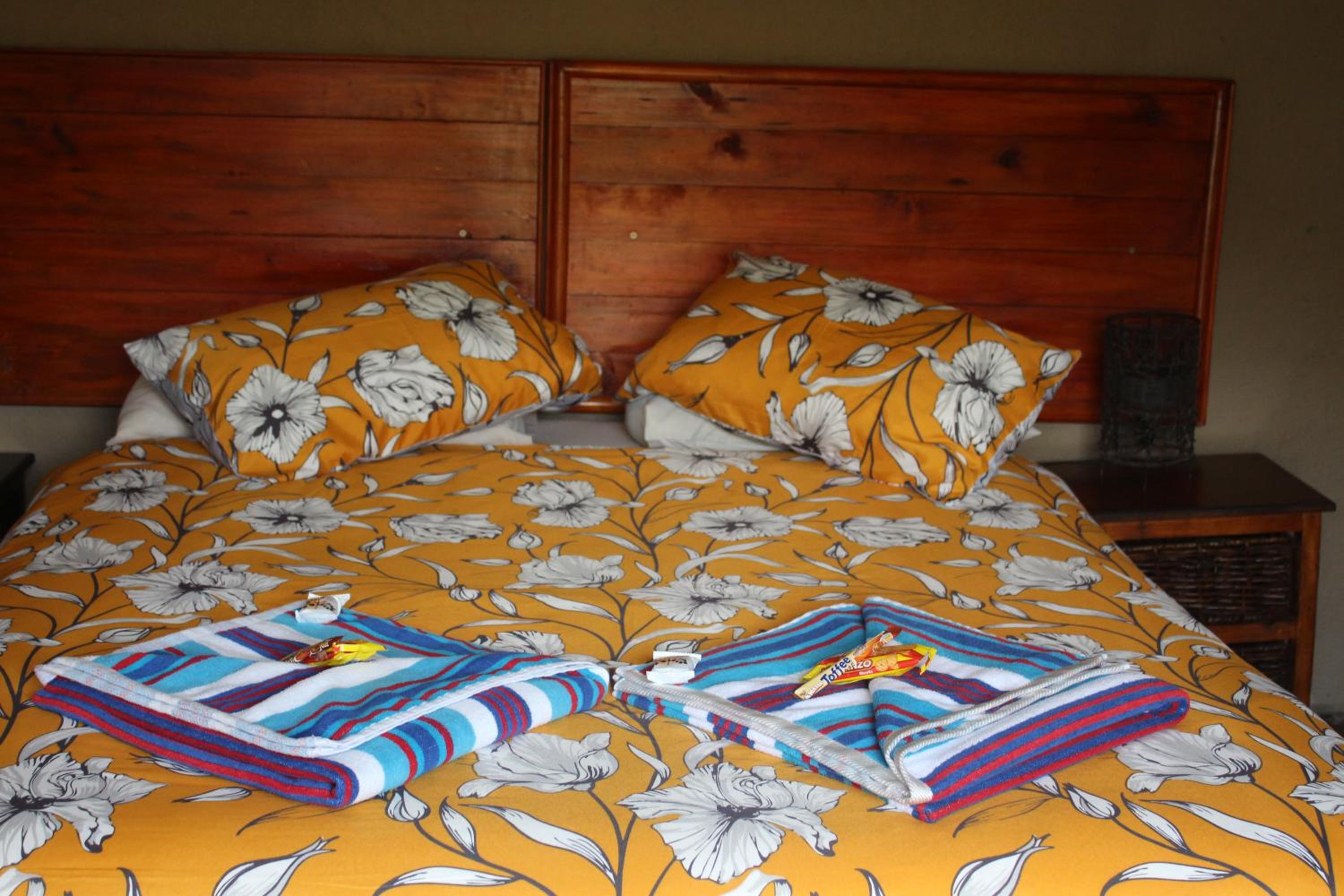 Emahlathini Guest Farm
