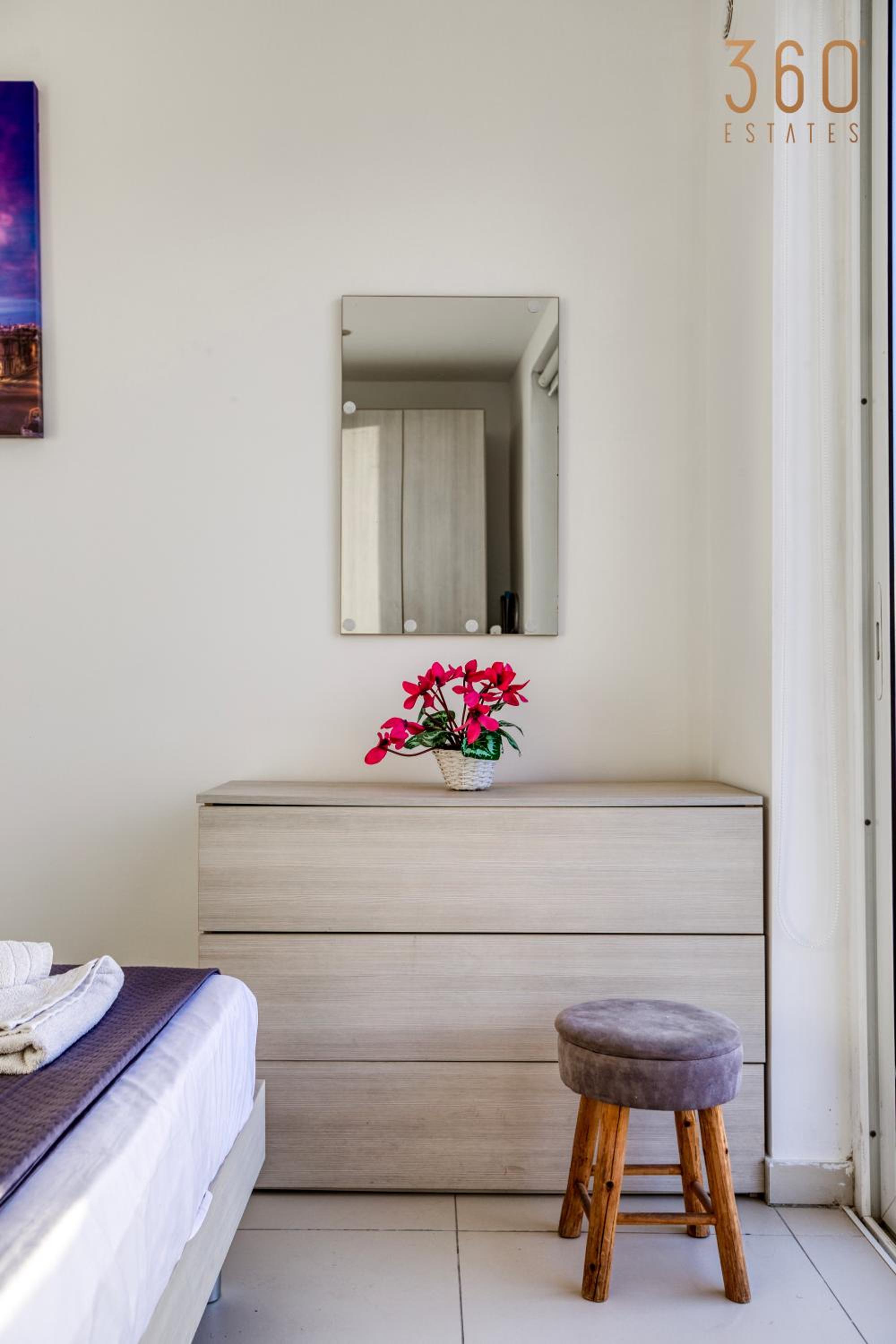 A lovely 1BR penthouse with private terrace & WIFI by 360 Estates view 5