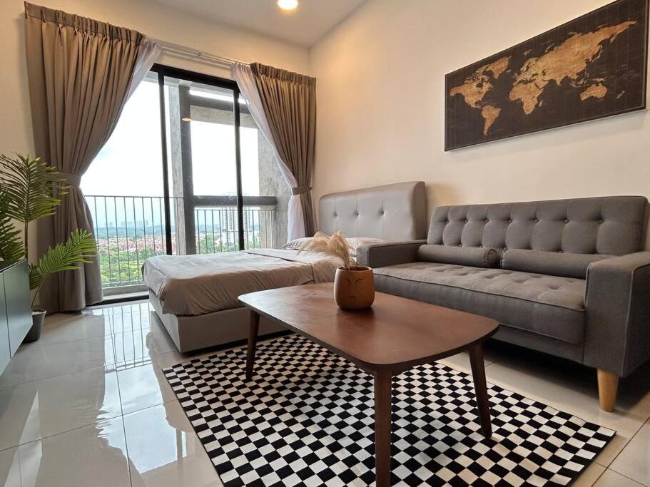 Skytrees Bukit Indah by HCK Dualkey-Unit 2Pax 4Pax