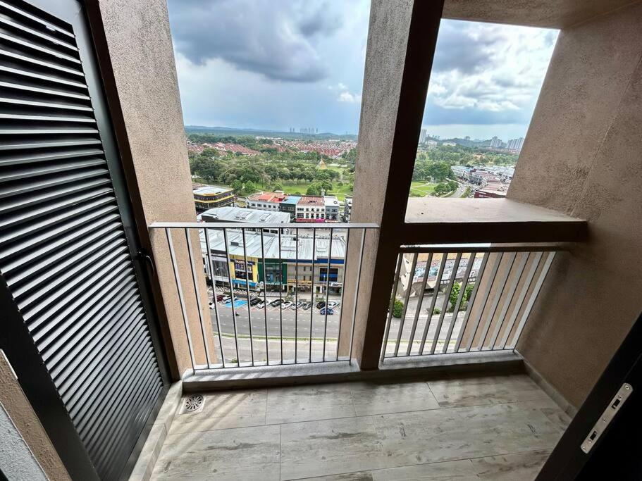 Skytrees Bukit Indah by HCK Dualkey-Unit 2Pax 4Pax