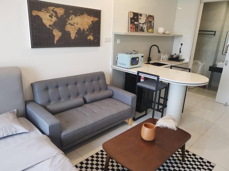 Skytrees Bukit Indah by HCK Dualkey-Unit 2Pax 4Pax