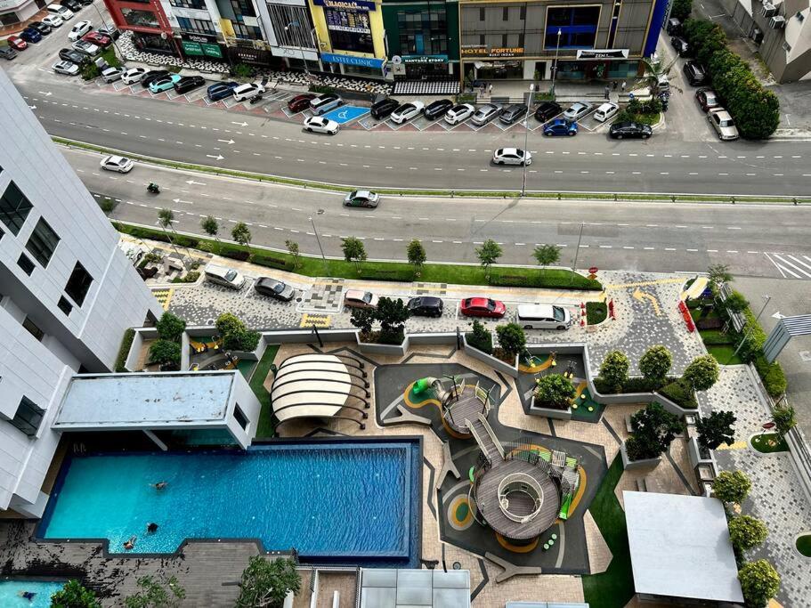 Skytrees Bukit Indah by HCK Dualkey-Unit 2Pax 4Pax