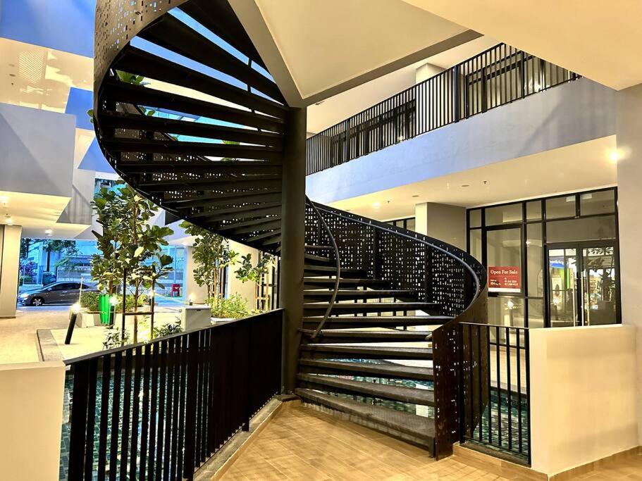 Skytrees Bukit Indah by HCK Dualkey-Unit 2Pax 4Pax