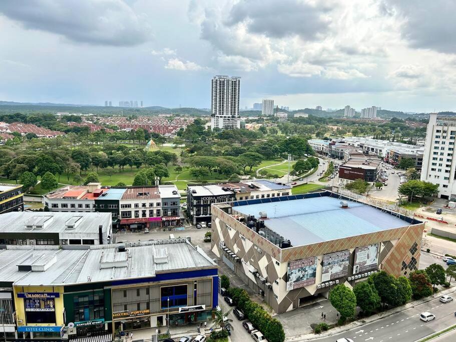 Skytrees Bukit Indah by HCK Dualkey-Unit 2Pax 4Pax