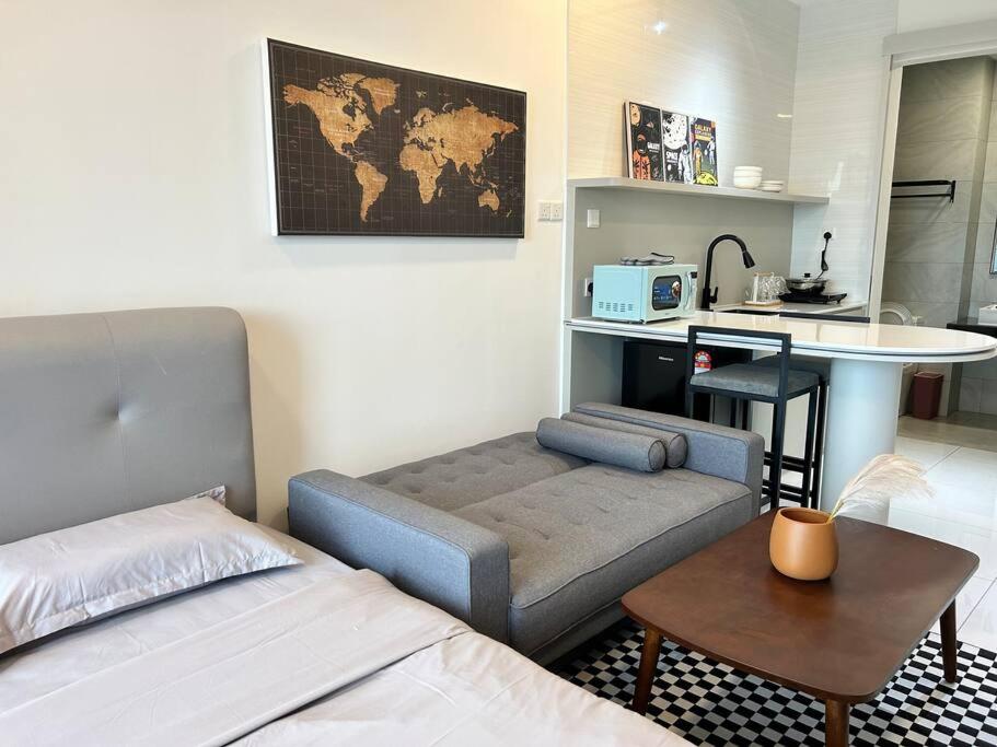 Skytrees Bukit Indah by HCK Dualkey-Unit 2Pax 4Pax