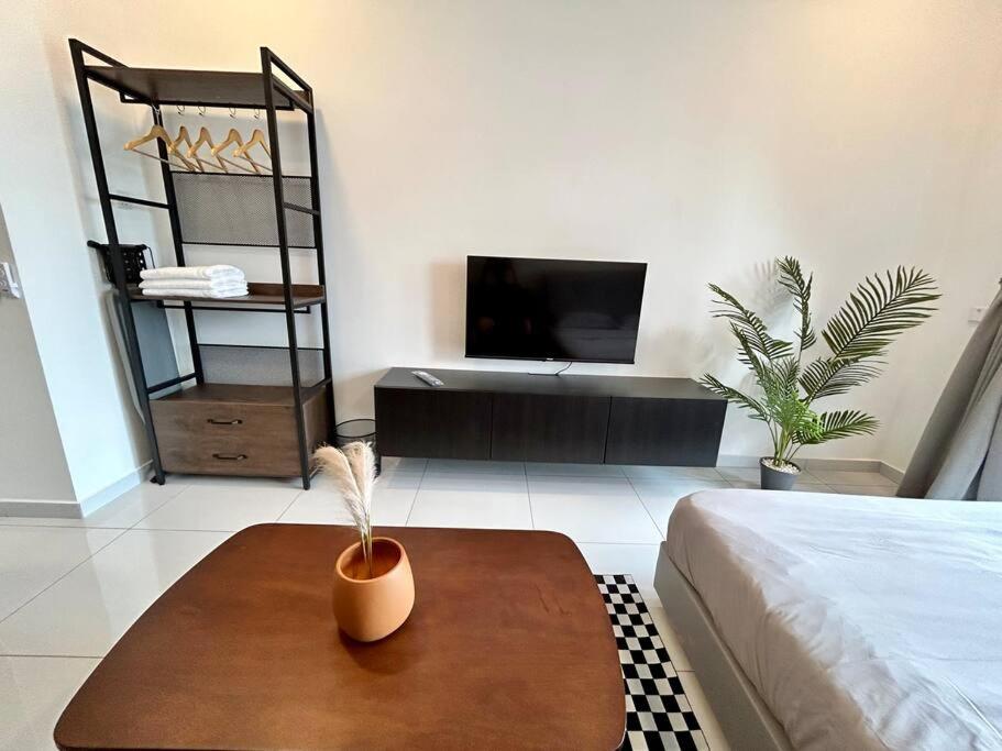Skytrees Bukit Indah by HCK Dualkey-Unit 2Pax 4Pax