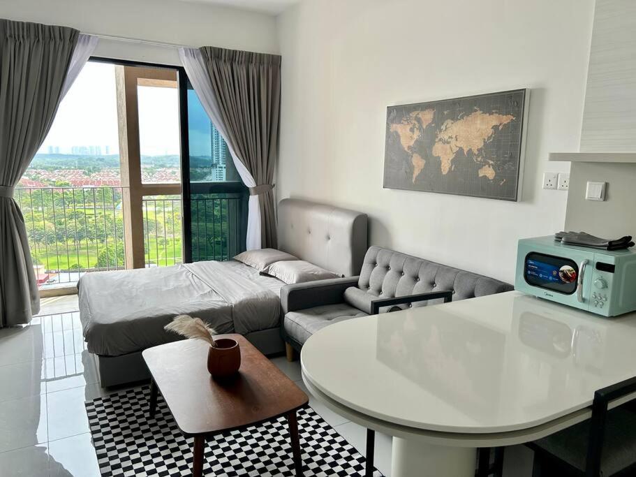 Skytrees Bukit Indah by HCK Dualkey-Unit 2Pax 4Pax