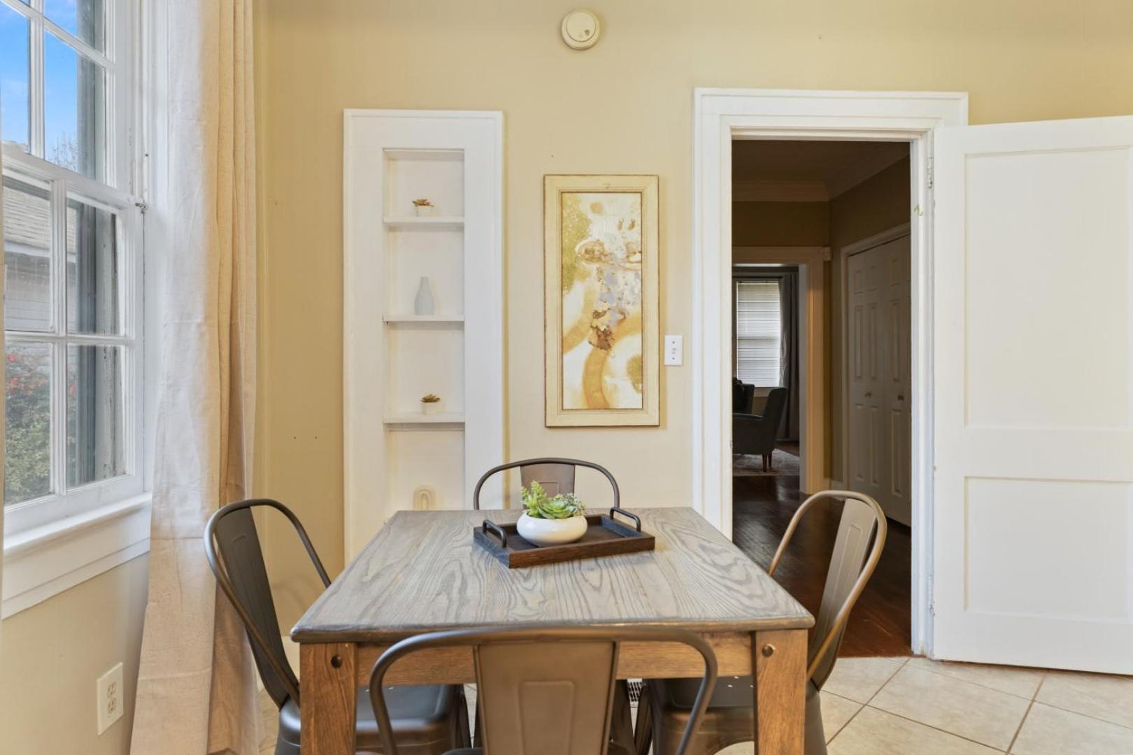 Mins to Zoo - Capitol Heights Hideaway view 4