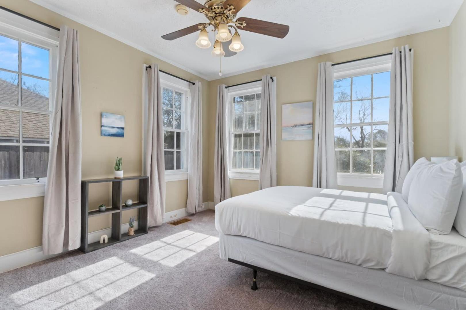 Mins to Zoo - Capitol Heights Hideaway view 5