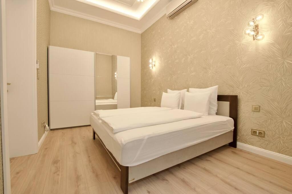 Premium Apartment by Hi5 - 2 bedroom in the center view 3
