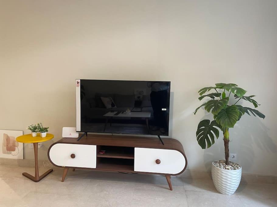 Access-Apartment with garden and shared pool