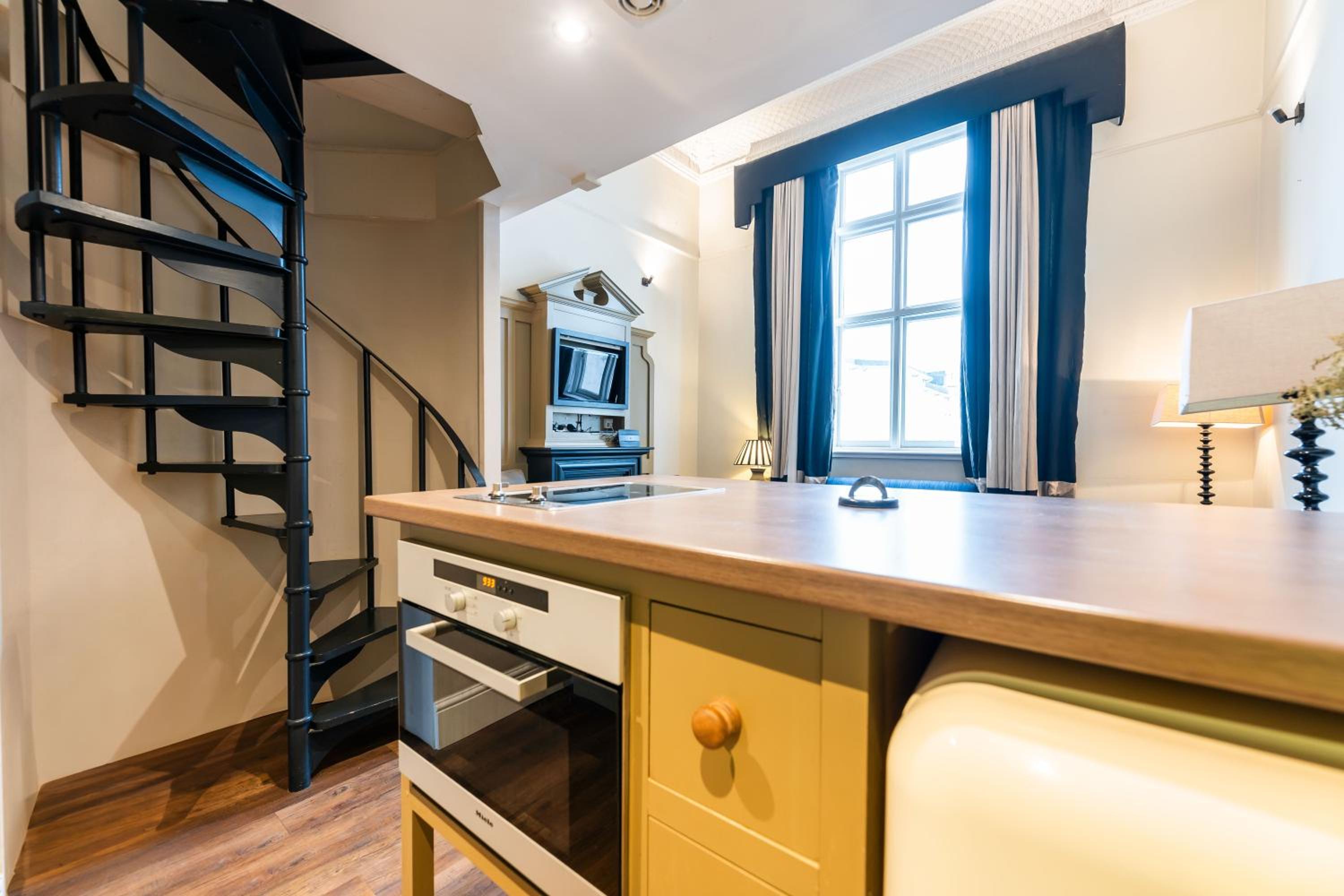 Luxury One Bedroom Mezzanine in Paddington