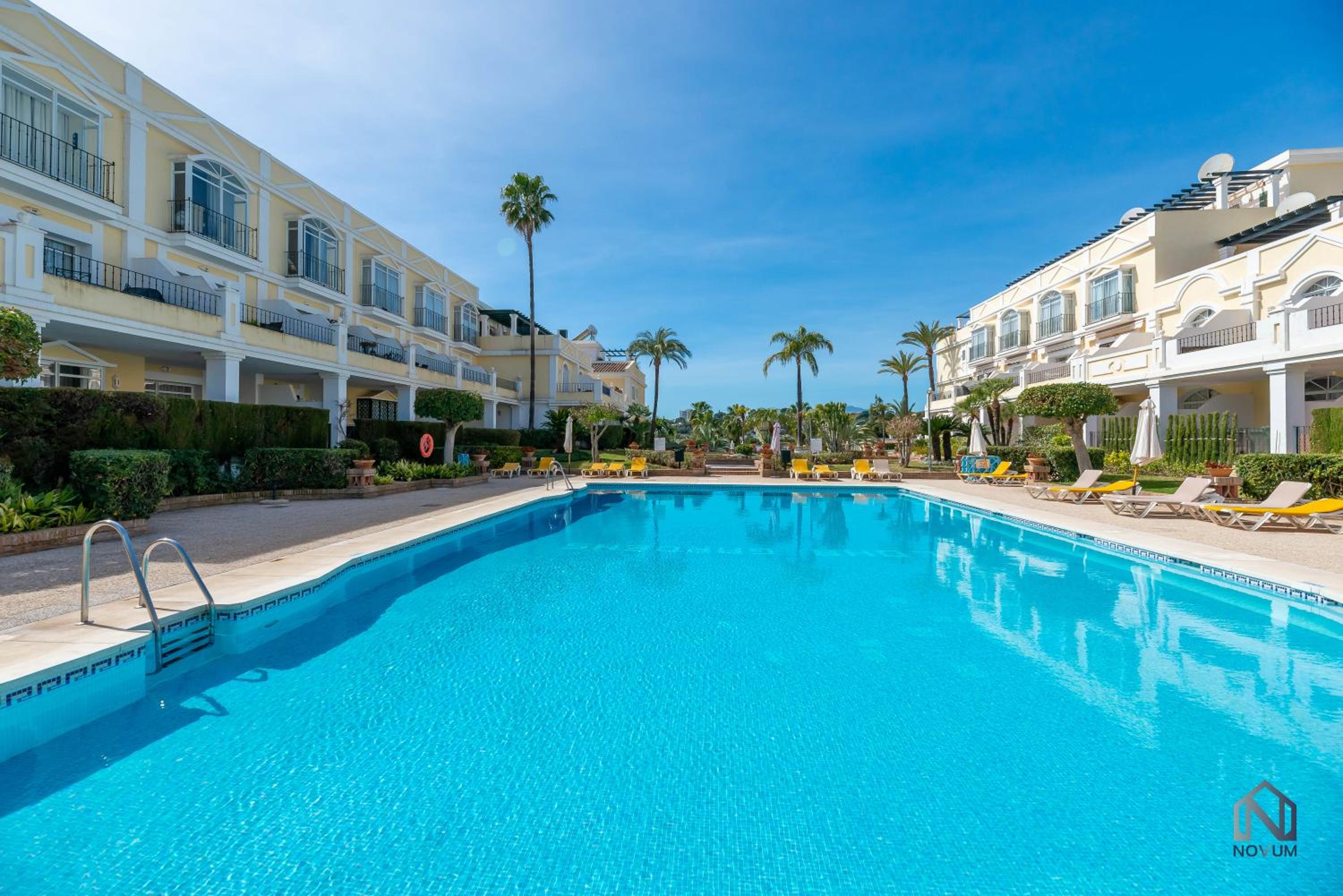 Newly Refurbished 2 BDRM Amazing Complex w Pools view 3