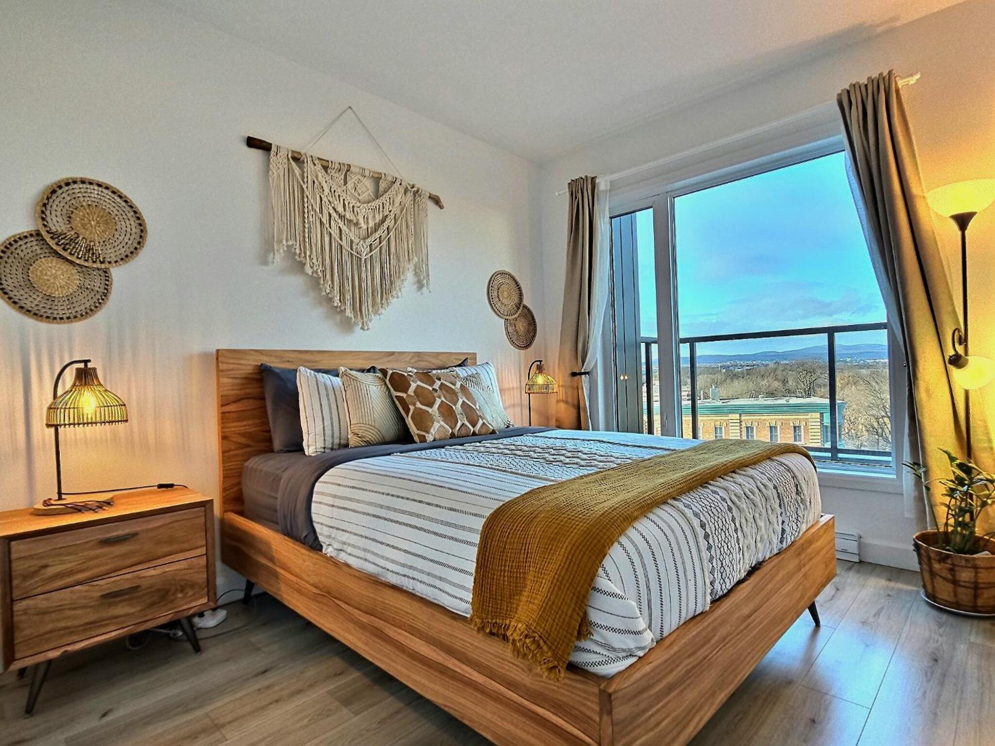 Penthouse With FREE indoor Parking Downtown
