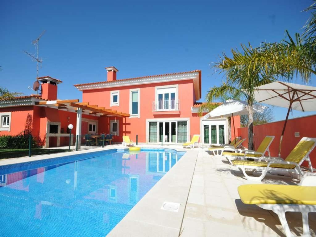 Quaint Esposende Villa - 5 Bedrooms - Villa Esposende Retreat - Fenced Private Pool amd Access to Tennis Court - Braga view 3