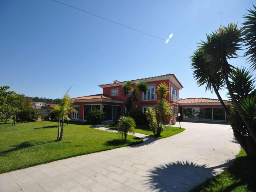 Quaint Esposende Villa - 5 Bedrooms - Villa Esposende Retreat - Fenced Private Pool amd Access to Tennis Court - Braga view 4