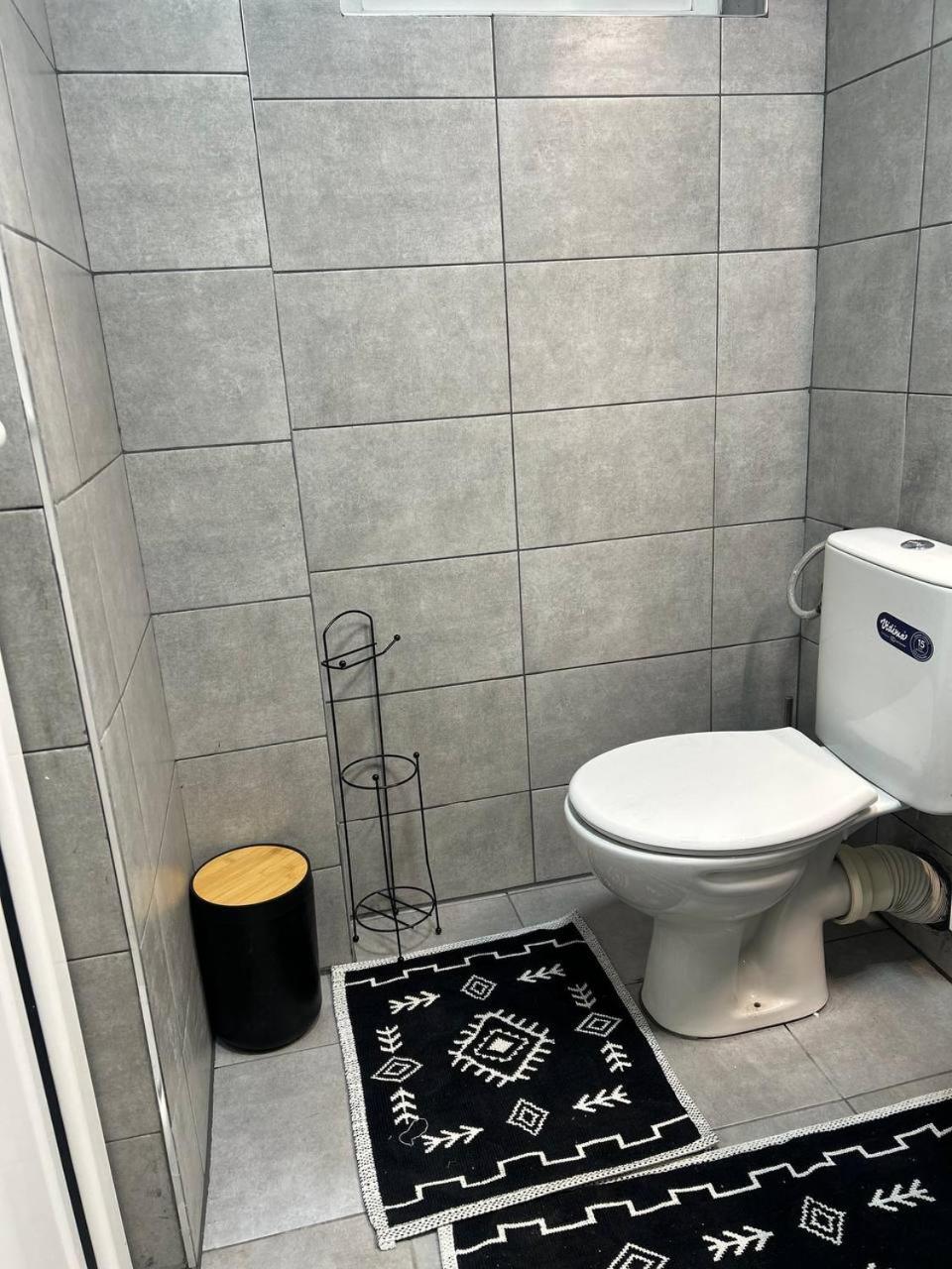 Pirotska Modern Room