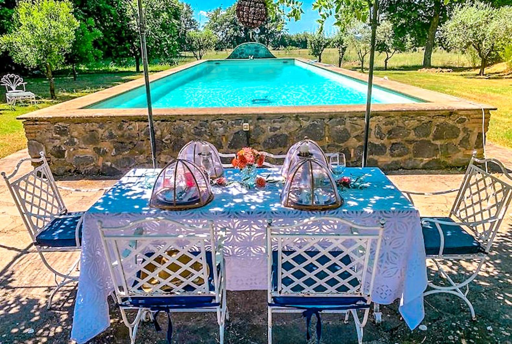 Madeleine: Luxury Villa in Italy