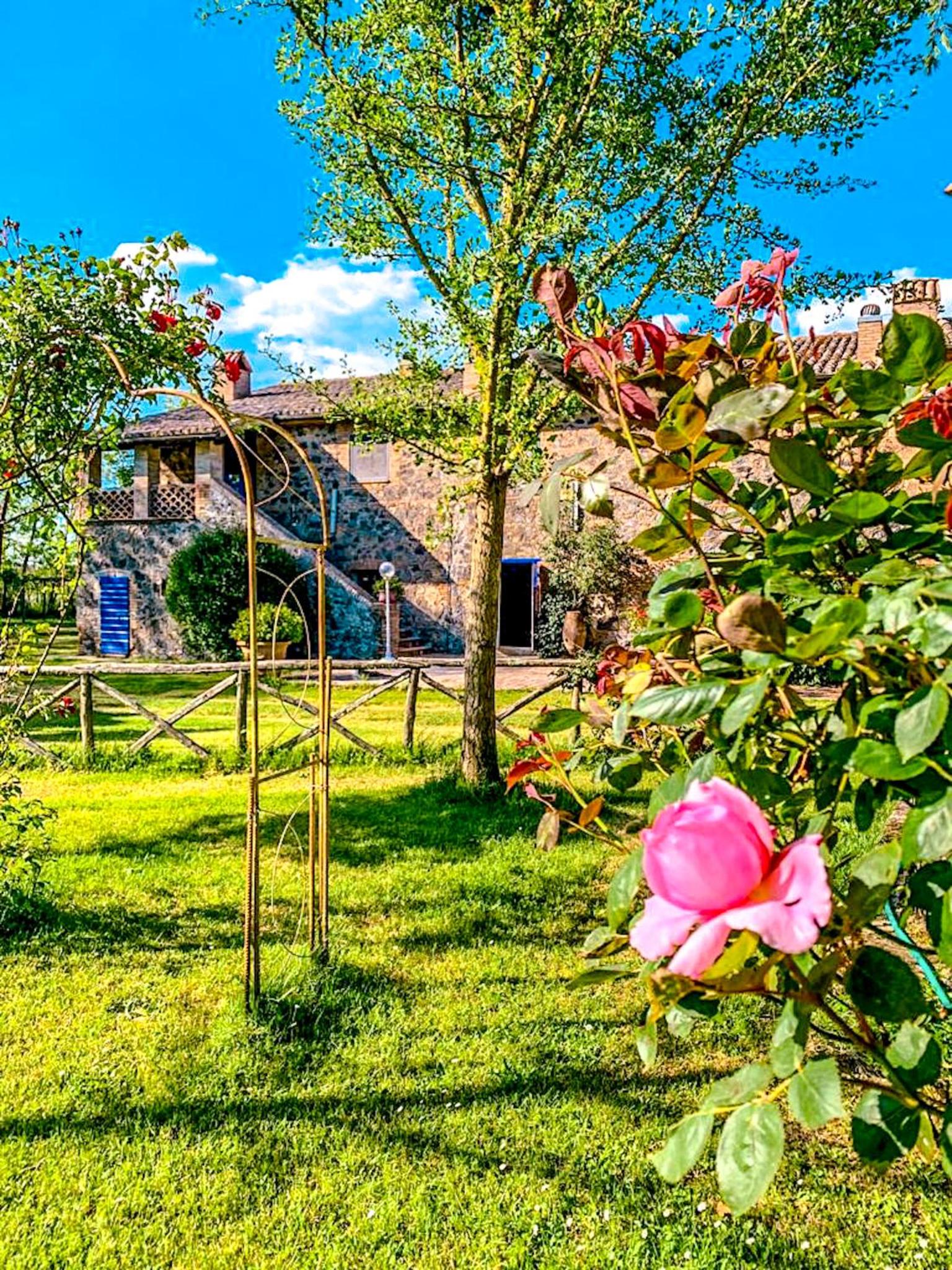 Madeleine: Luxury Villa in Italy