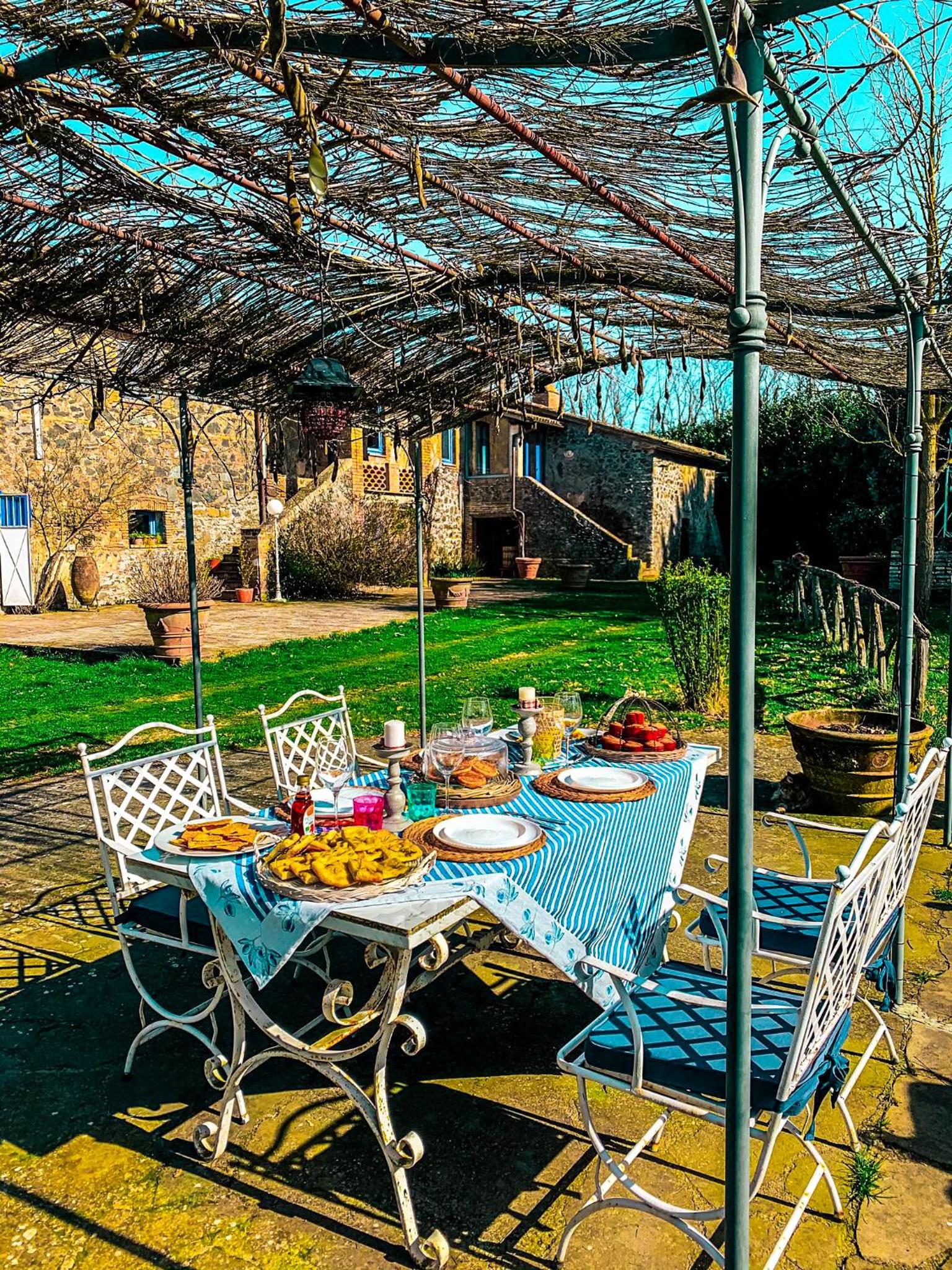 Madeleine: Luxury Villa in Italy