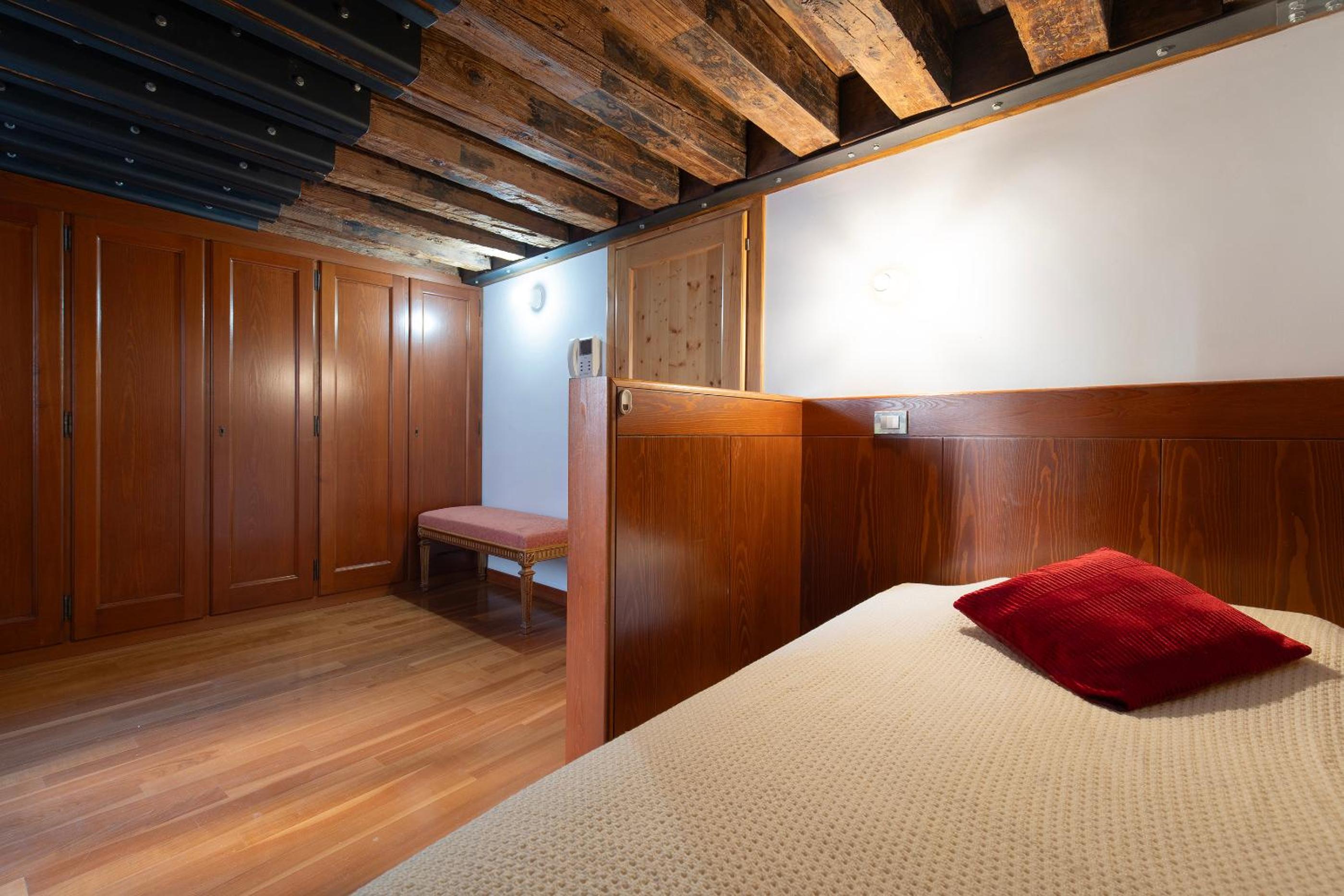 Fortuny 3967 Luxury suites wine