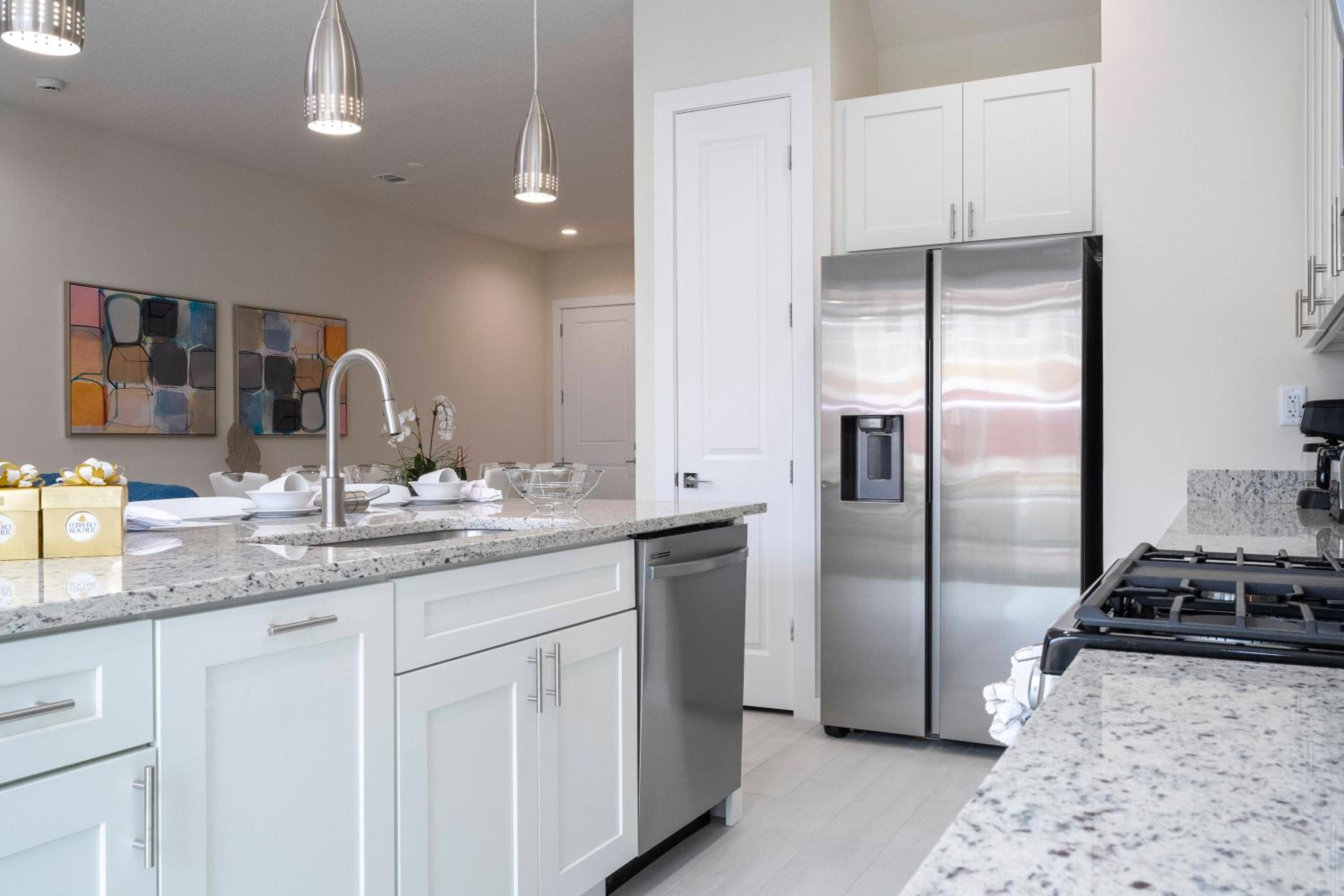 5 min to Disney NEW Upscale 5 Suites Villa