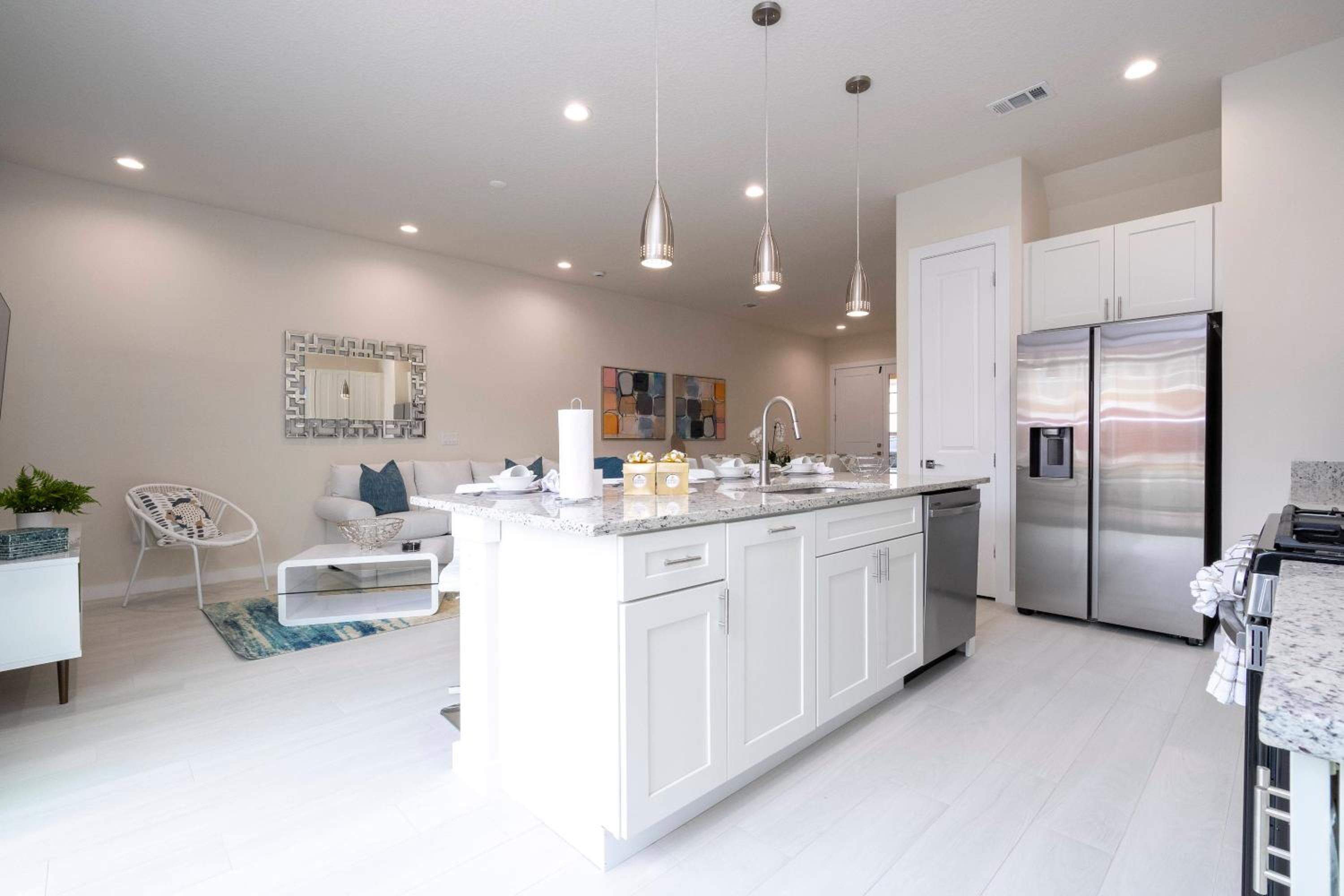 5 min to Disney NEW Upscale 5 Suites Villa