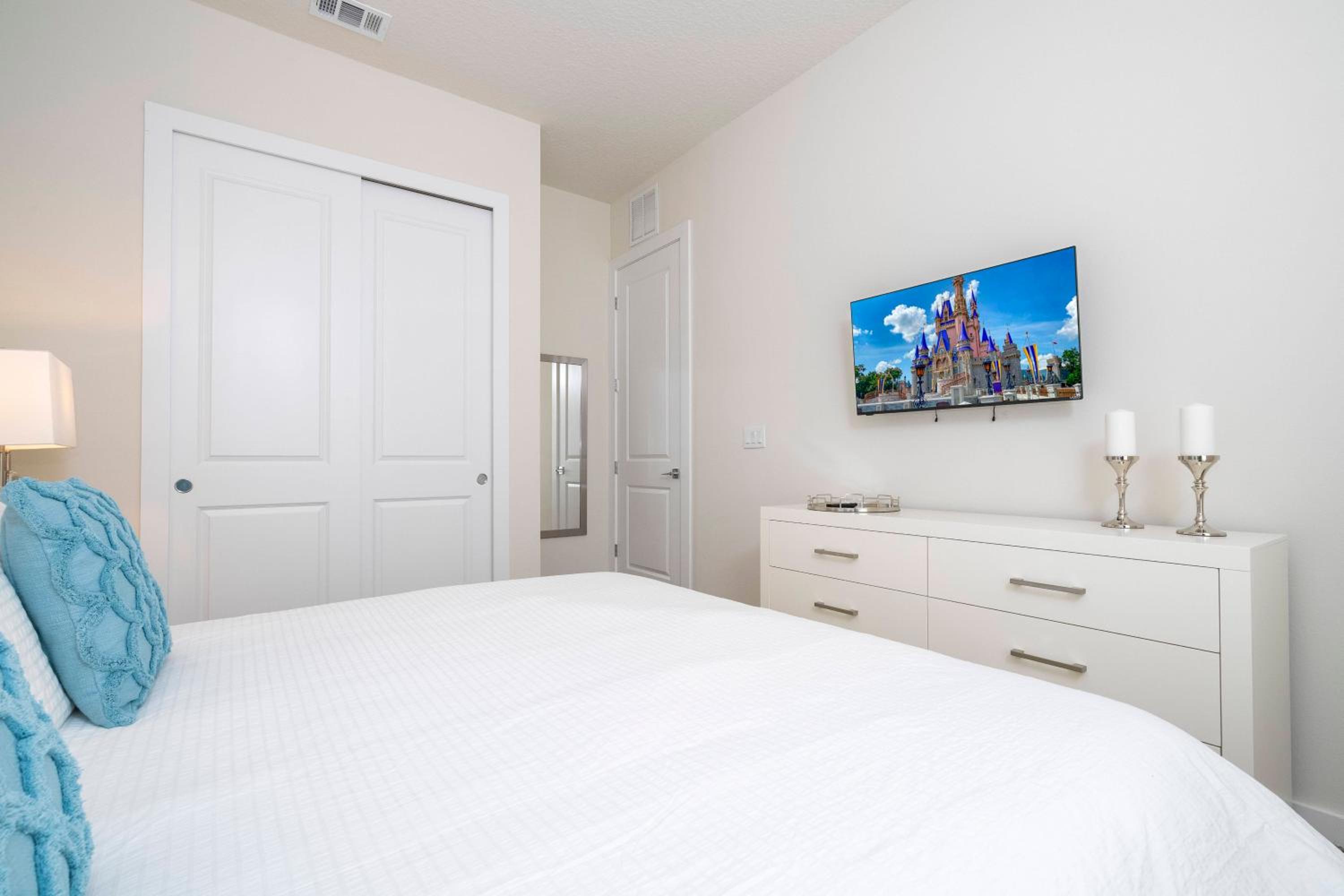 5 min to Disney NEW Upscale 5 Suites Villa